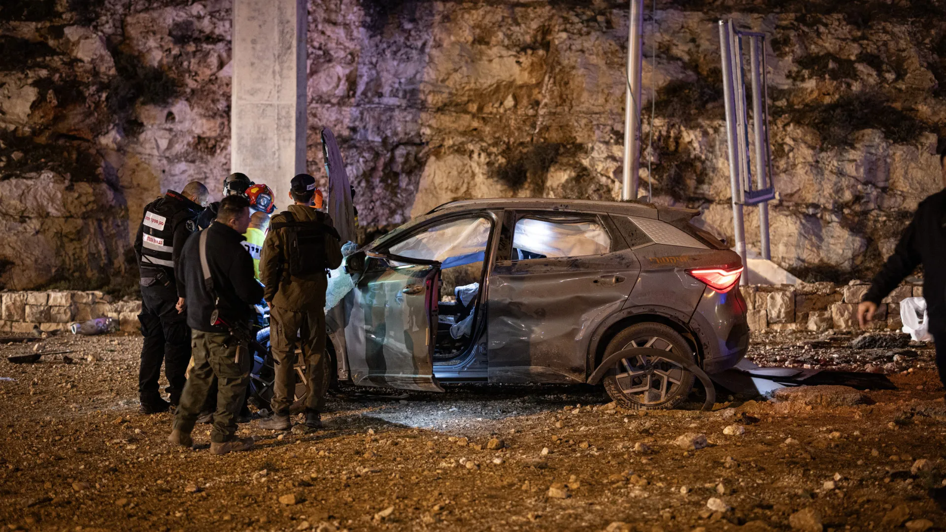 
                    Carro elétrico chinês resistiu a impacto de míssil em Israel
                