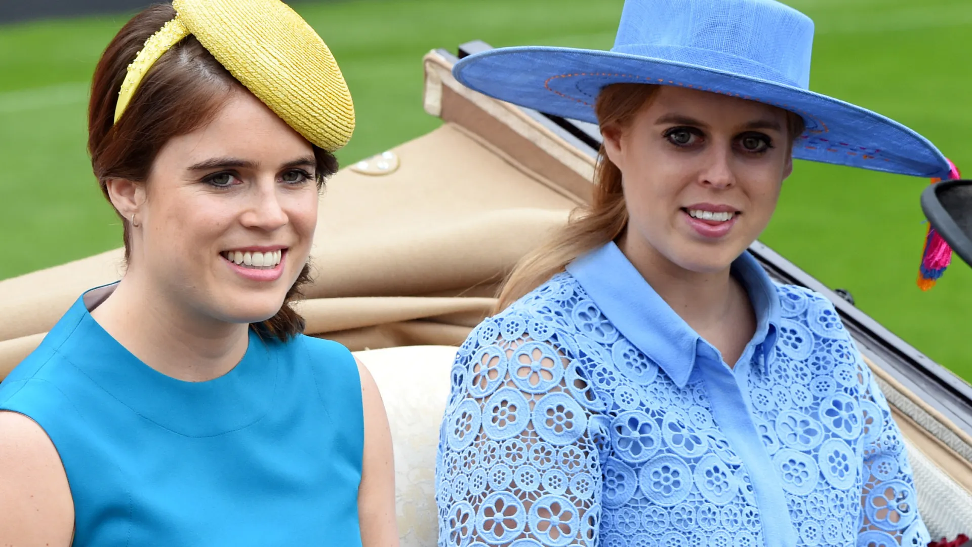 
                    Beatrice e Eugenie banidas de Royal Ascot, o evento preferido da rainha
                