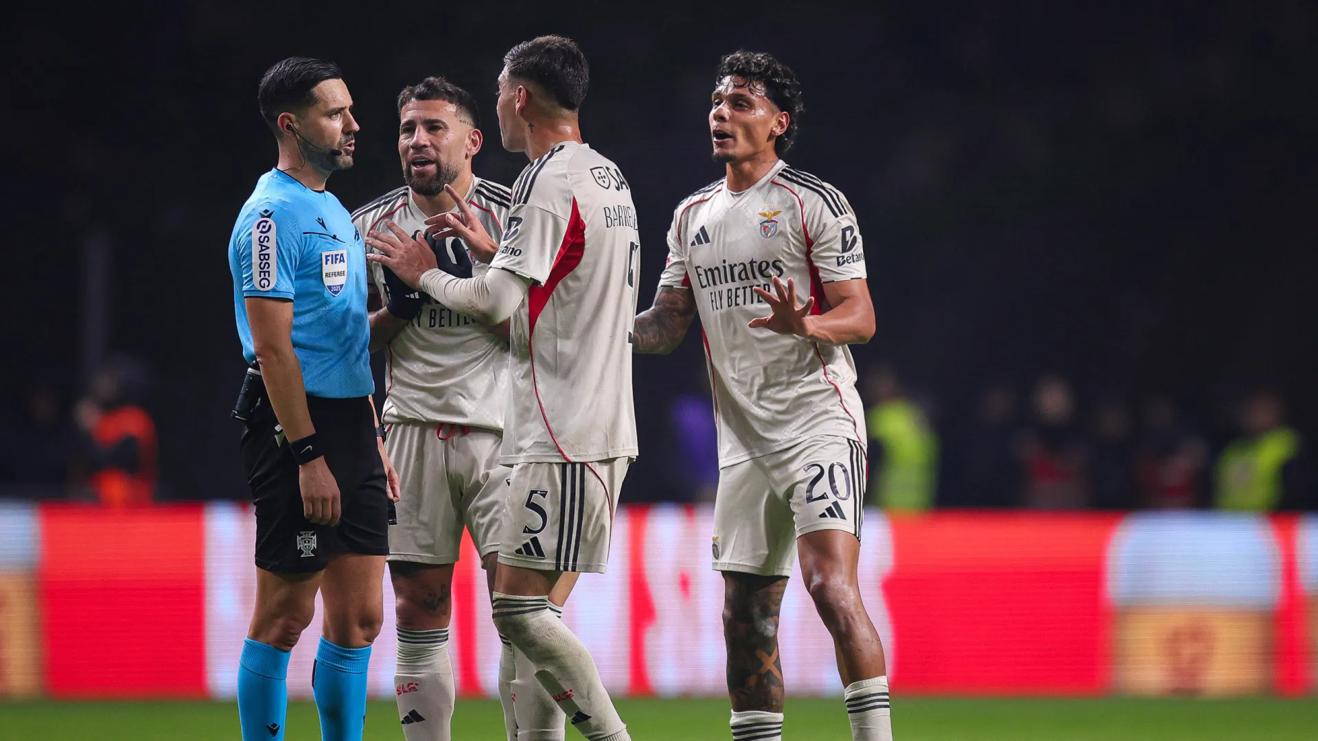 Recuo de Mourinho sobre penálti a favor do Benfica? "Não pode acontecer"