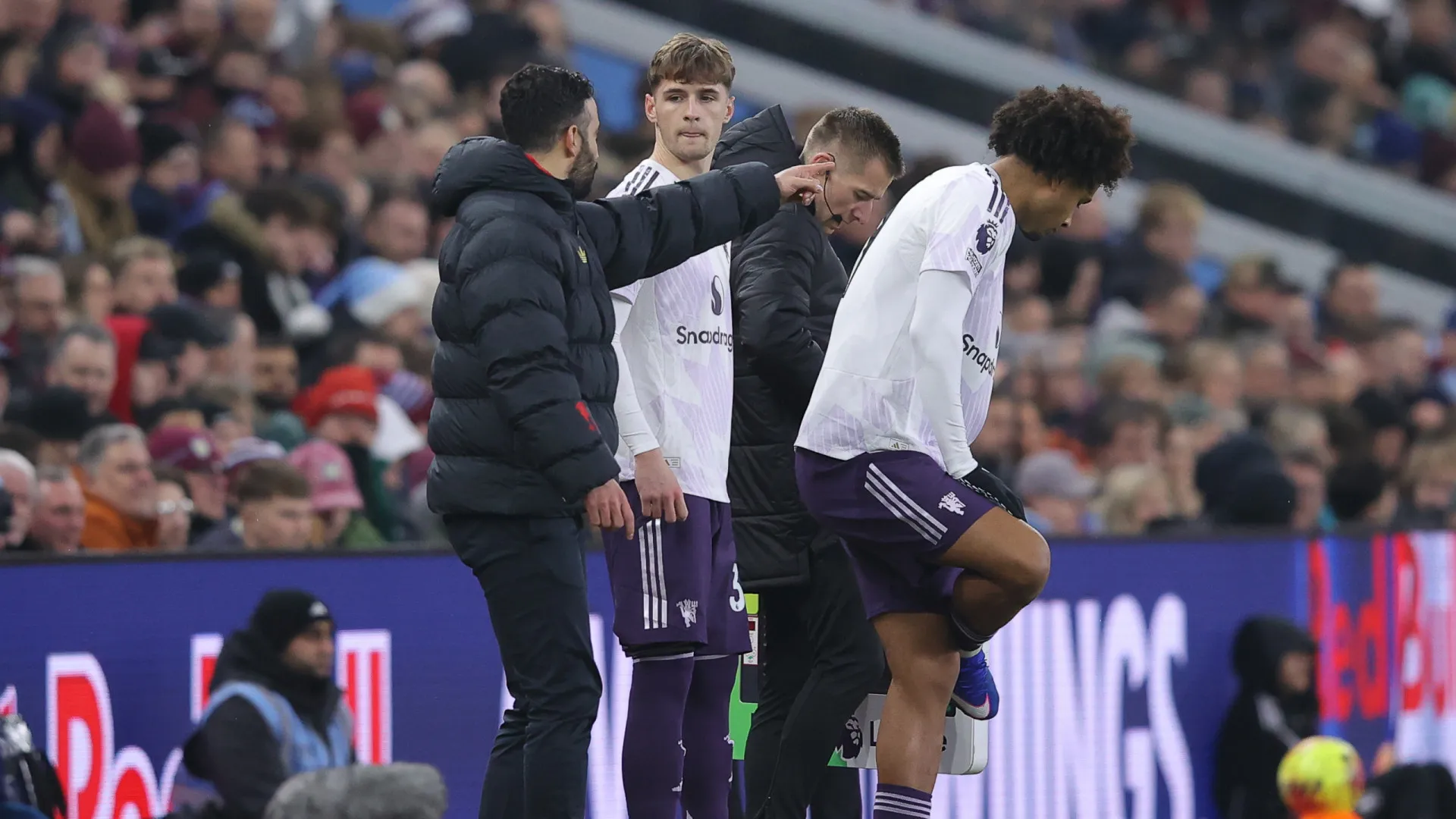 Foi estreado por Ruben Amorim no United e recebeu suspensão por homofobia