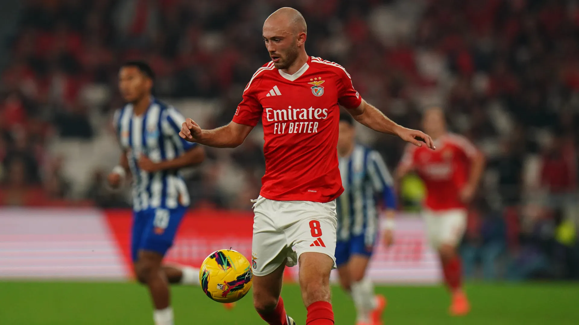 Mourinho leva as mãos à cabeça. Benfica com baixa de peso ante o FC Porto