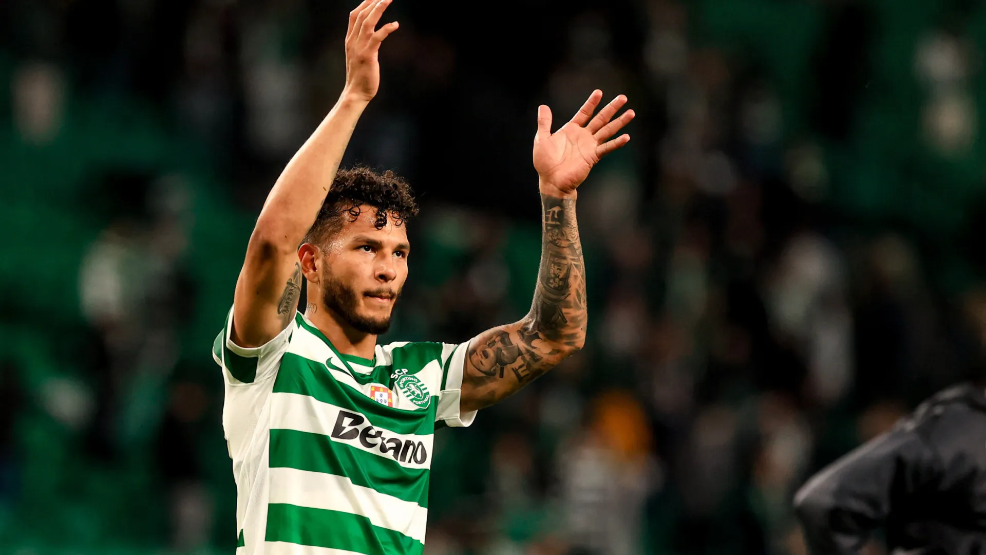 
                    FC Porto já entregou queixa contra Suárez após gesto polémico no Clássico
                