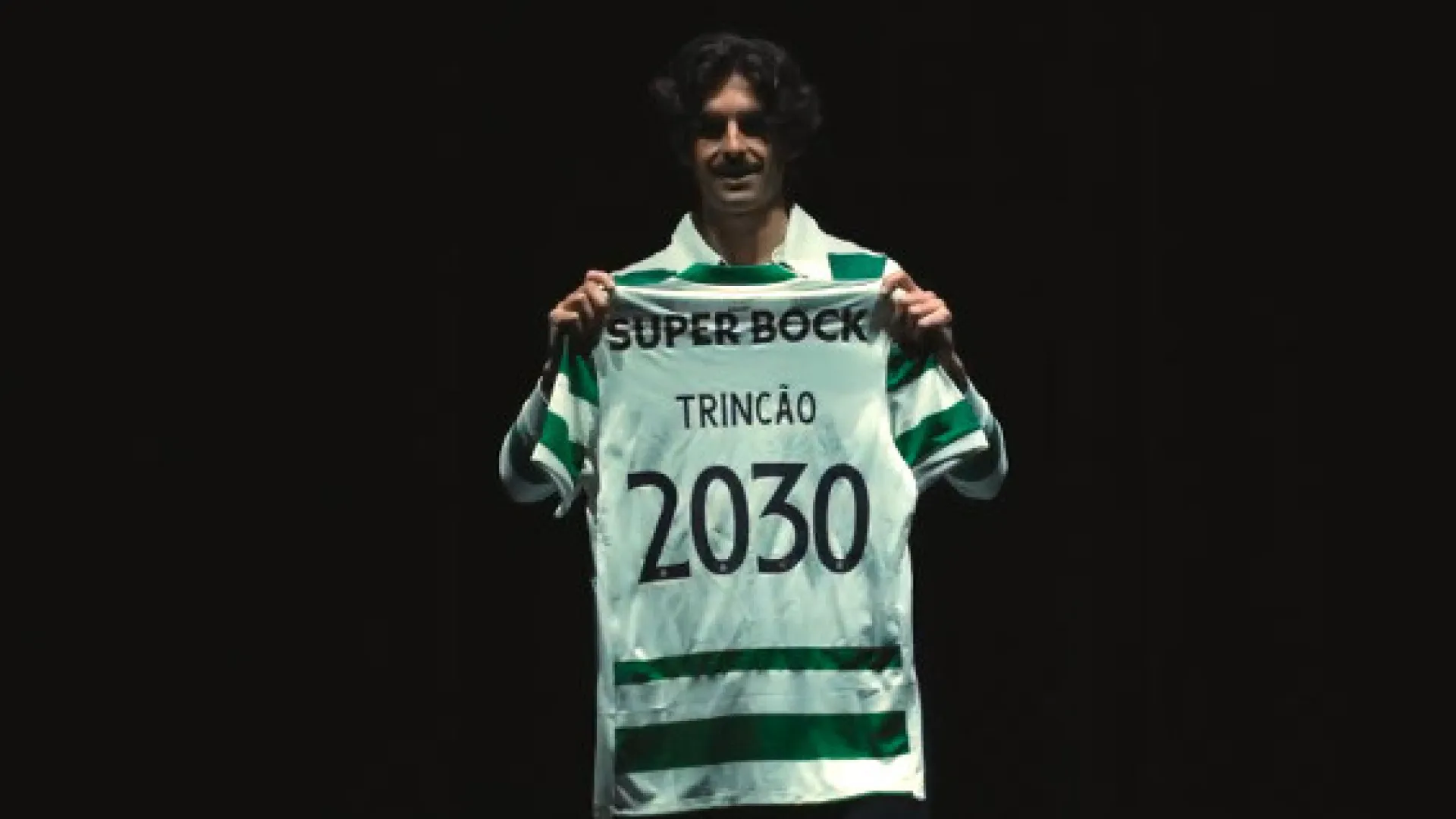 Oficial: Francisco Trincão renova contrato com o Sporting