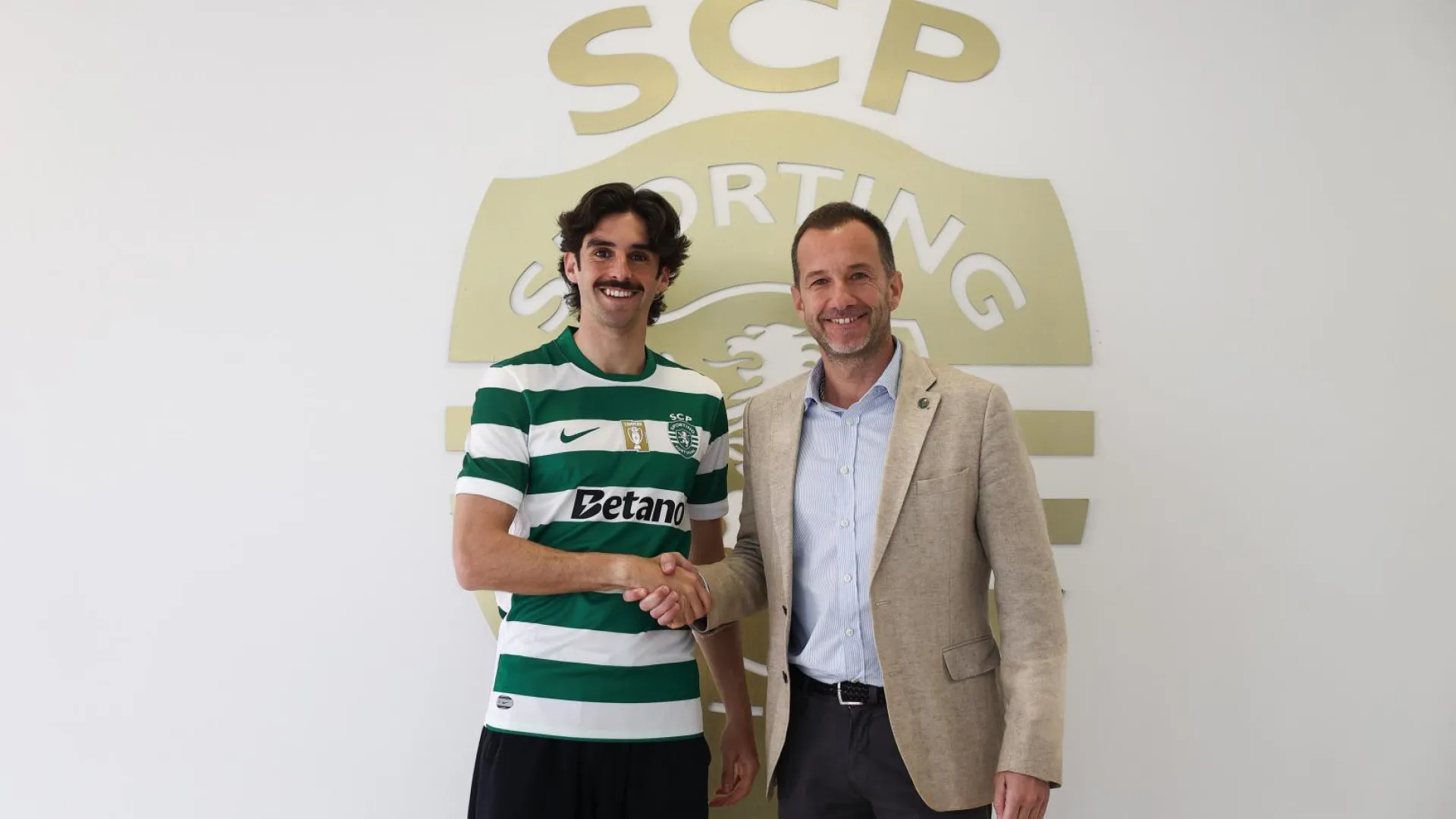 
                    Oficial: Francisco Trincão renova contrato com o Sporting 
                