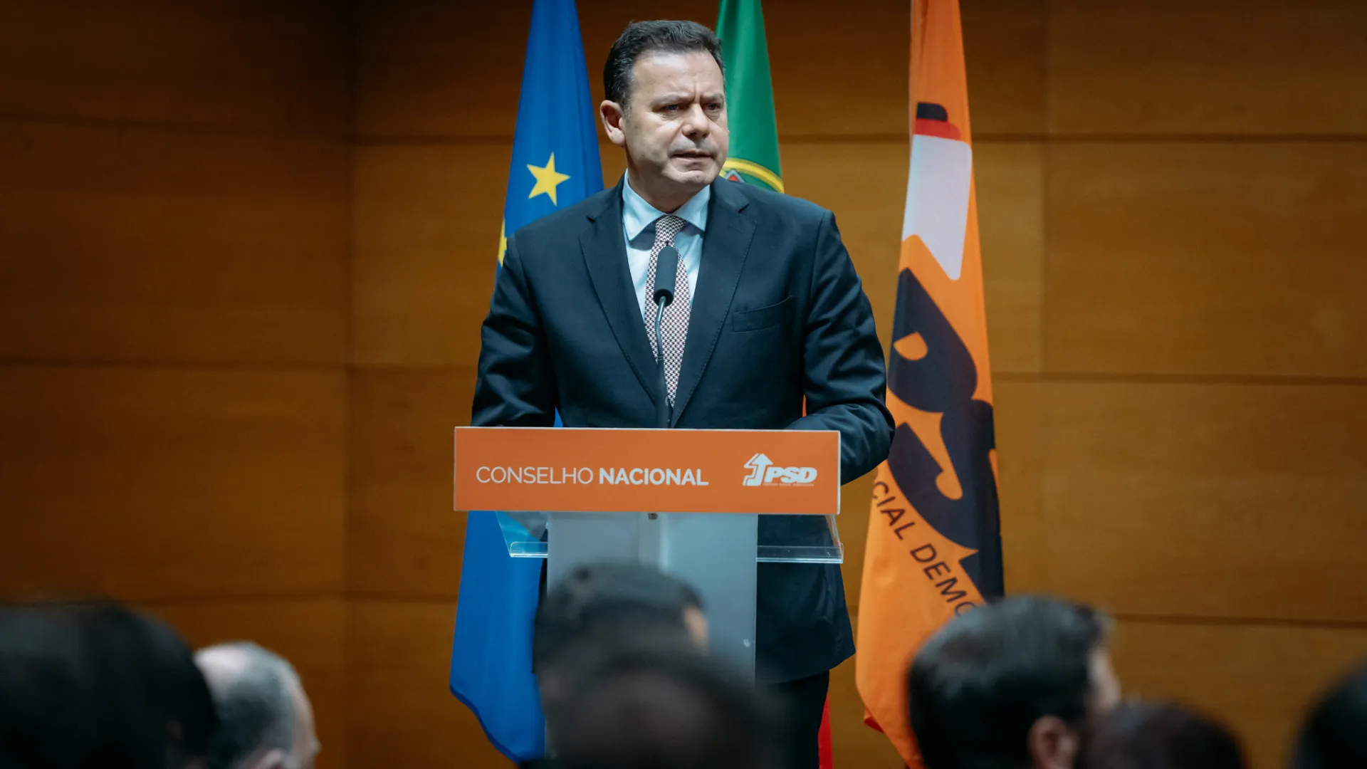 
                    Conselho Nacional do PSD aprova (com uma abstenção) diretas a 30 de maio
                