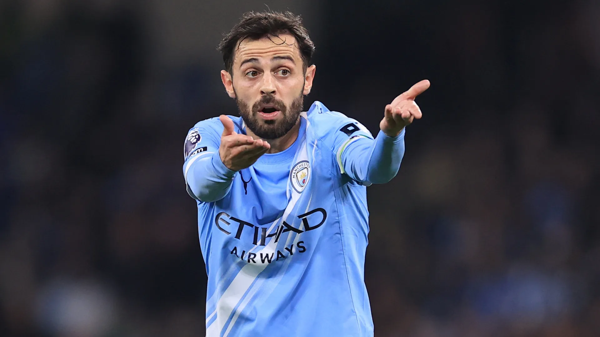 Manchester City cai e Bernardo Silva visa árbitros: "Sempre contra nós"