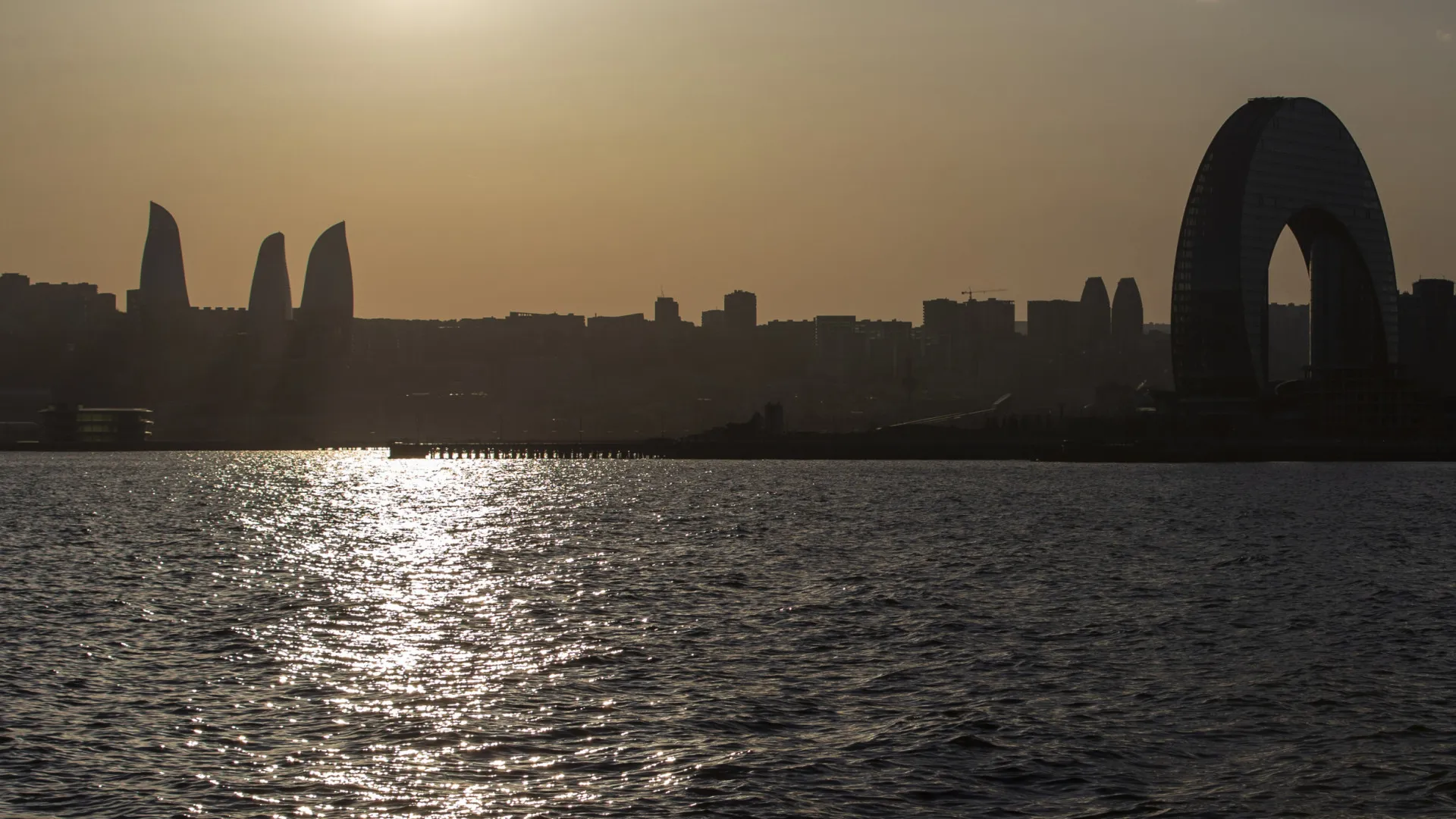 
                    Guerra já abrange Azerbaijão: Os principais desenvolvimentos ao 6.º dia
                