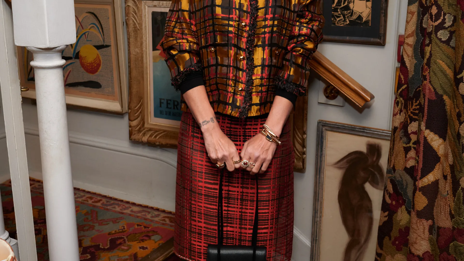 
                    Lily Allen com look que tinha recibos de compras do ex para amantes
                