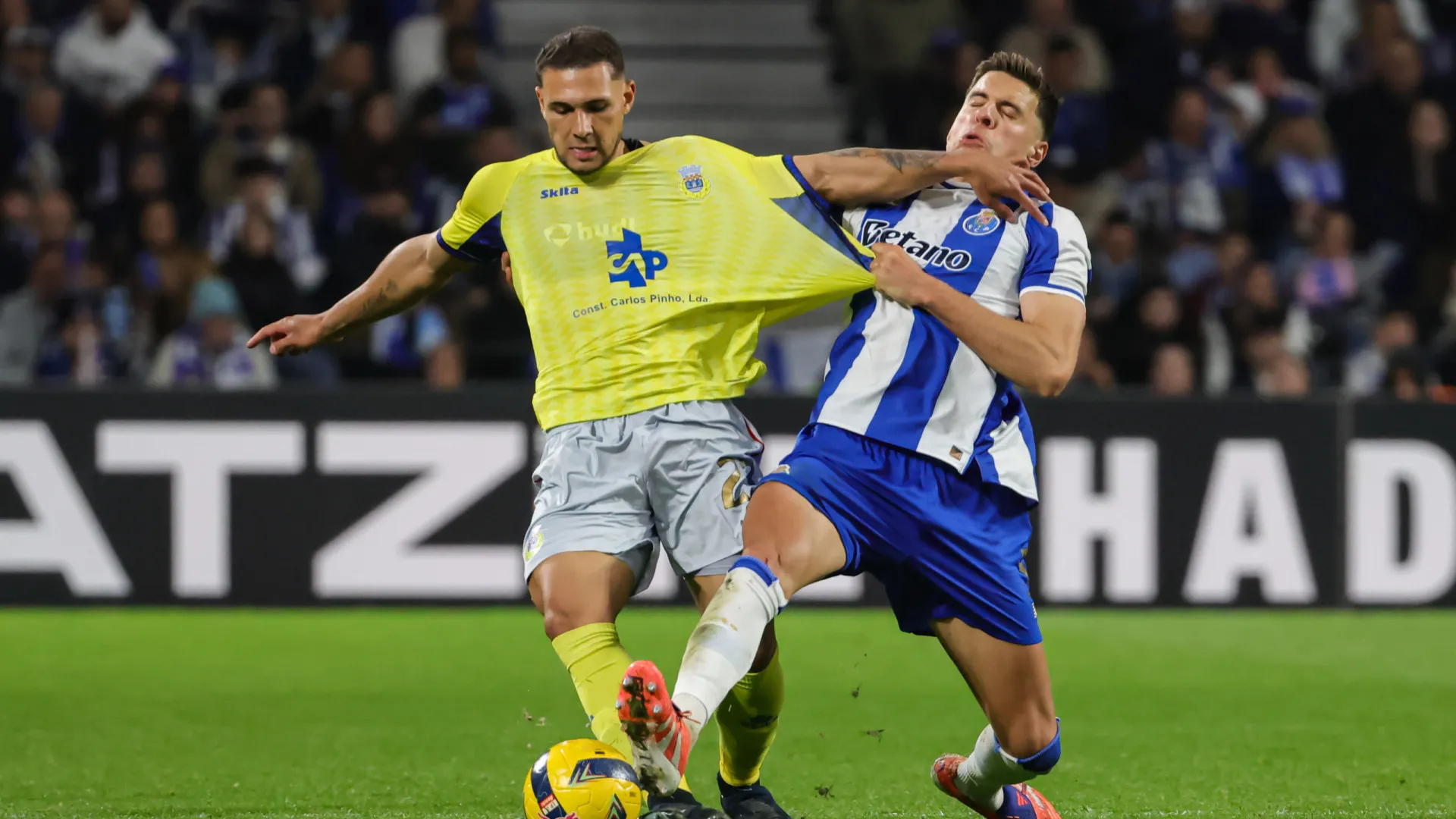 Speaker fez o que não devia e FC Porto paga. Sporting e Benfica multados