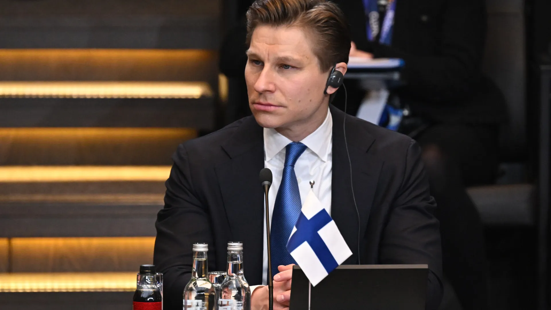 
                    Finlândia pondera permitir armas nucleares no seu território
                