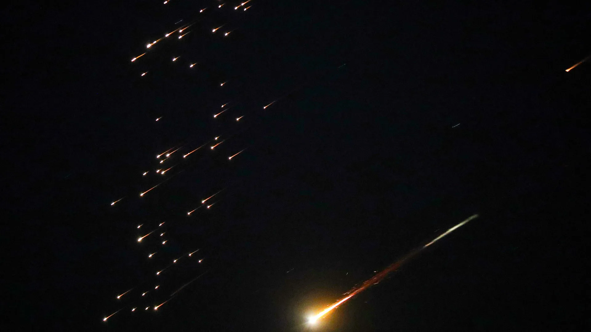 
                    Sirenes de alerta disparam em Israel em duas vagas de mísseis
                