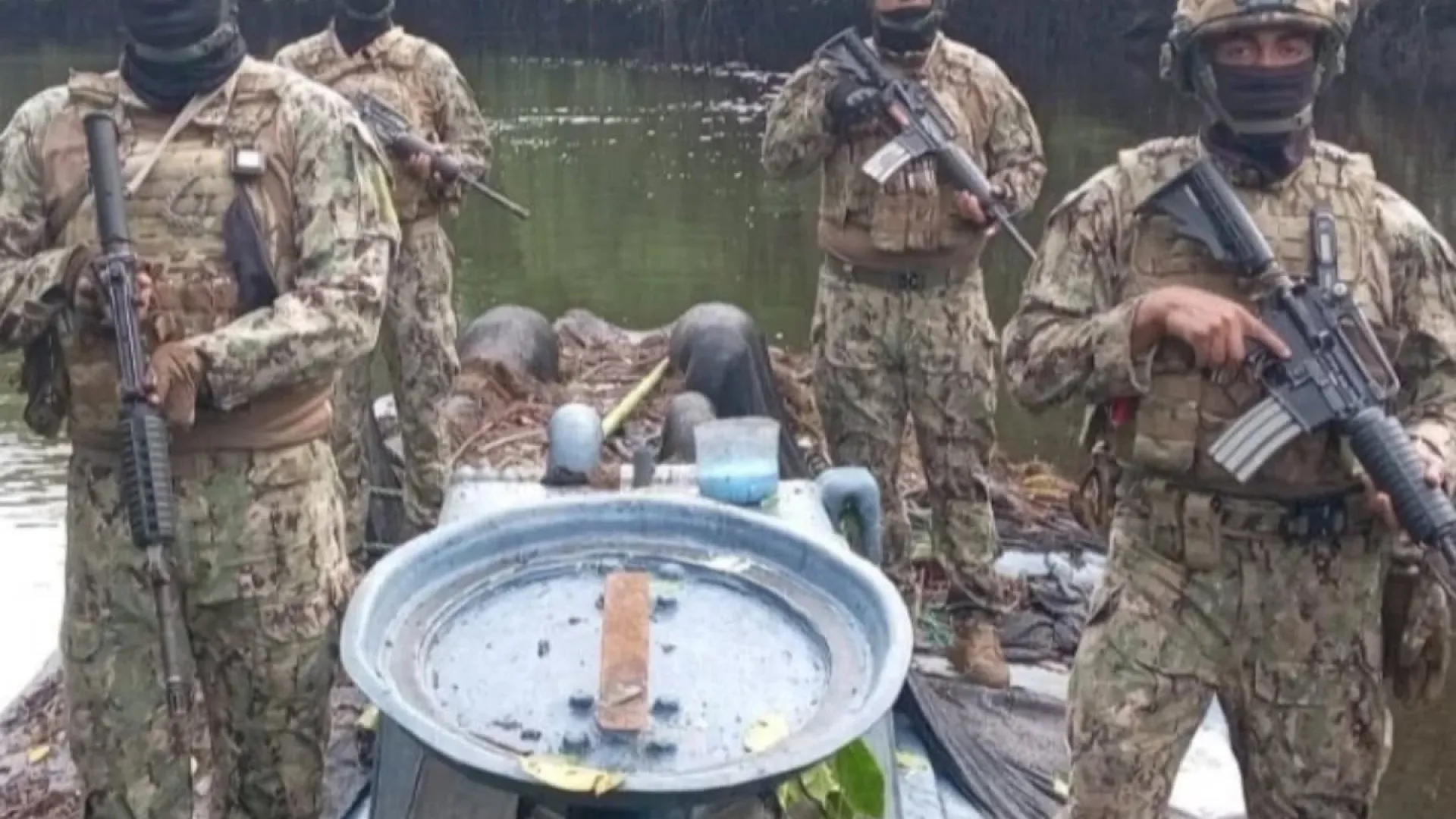 
                    Narcosubmarino com 35 metros encontrado em reserva natural do Equador
                