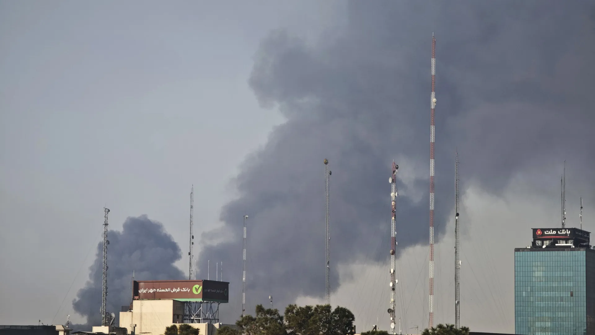 
                    Israel afirma ter atacado 