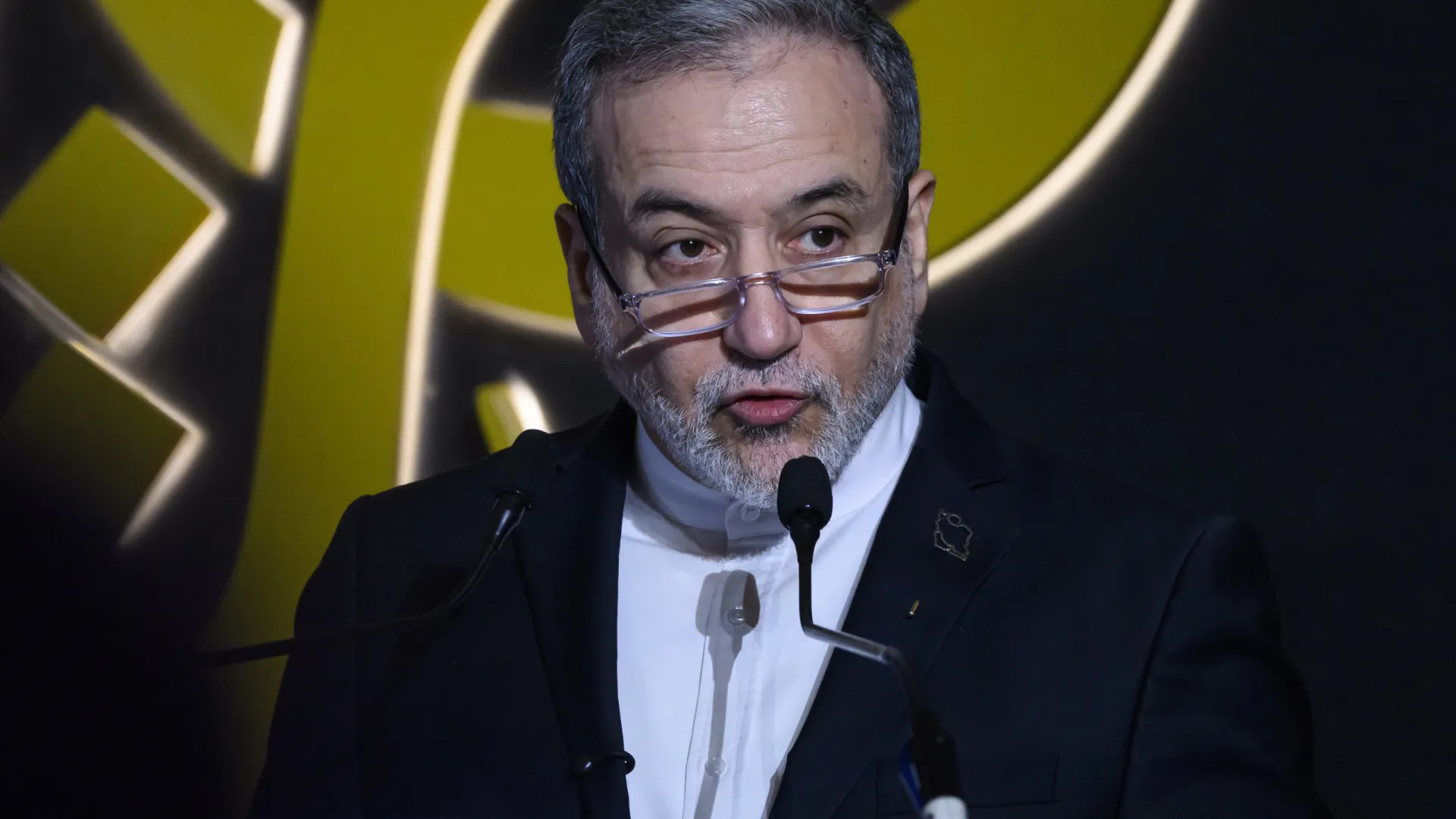 
                    Irão: Outros países devem evitar ações que possam expandir a guerra
                