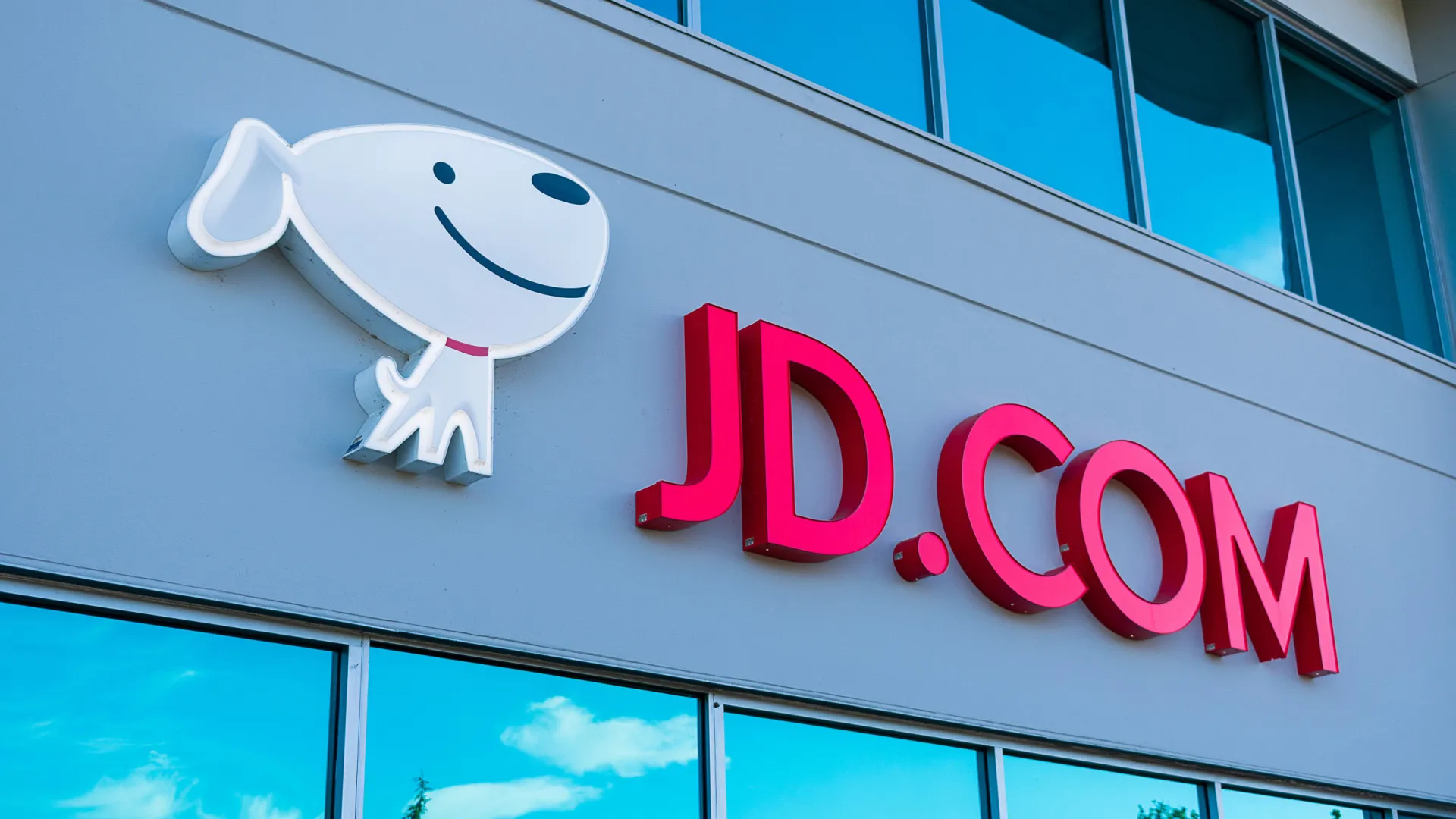 Gigante chinês JD.com regista prejuízos pela primeira vez em quatro anos