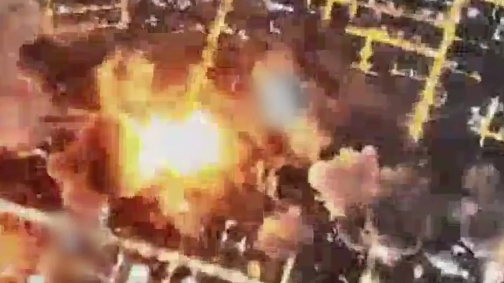 O momento em que 50 caças das IDF atacam bunker de Ali Khamenei no Irão