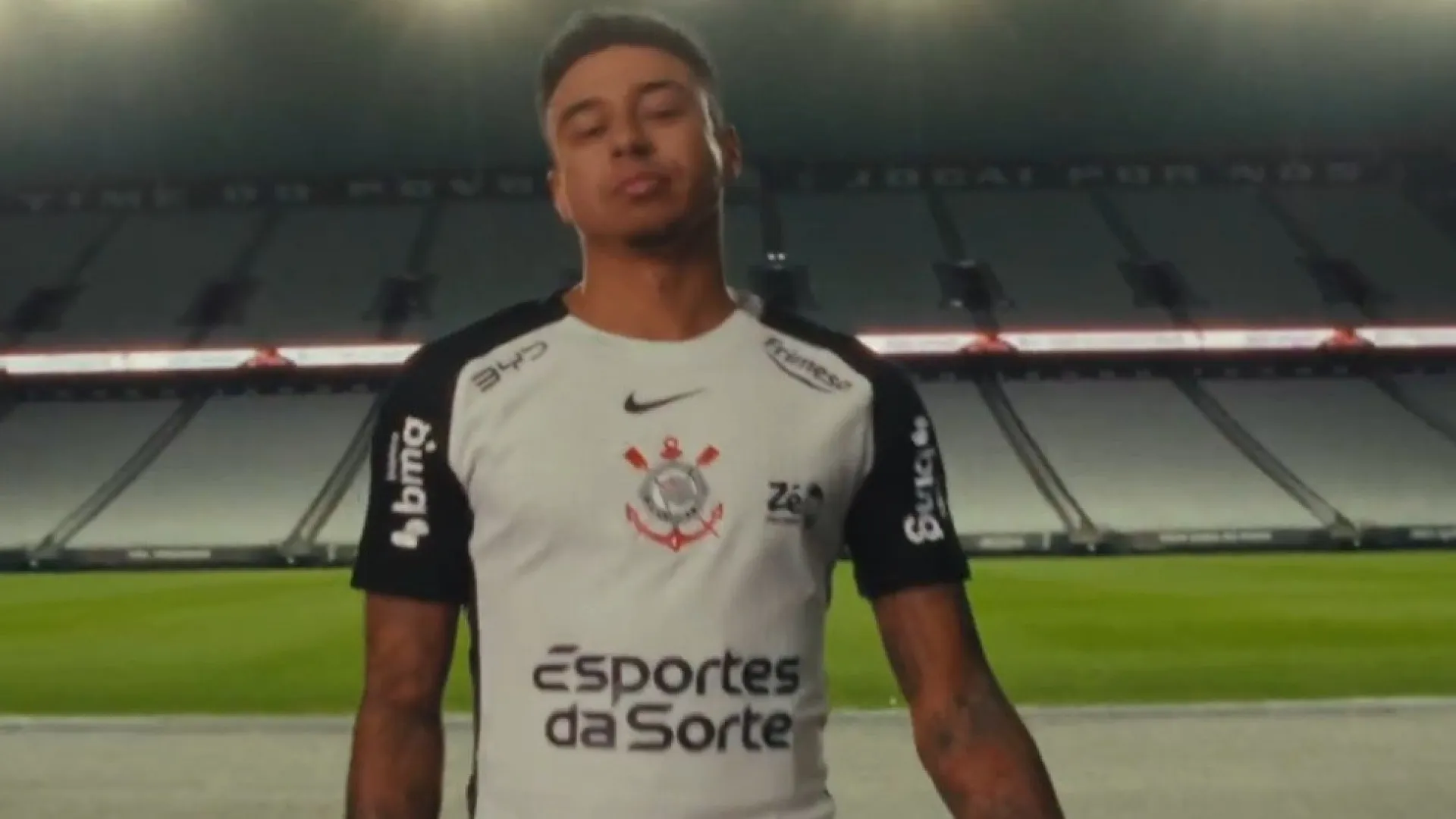 Ex-United reforça Corinthians e surpreende no português: "Bora jogar?"