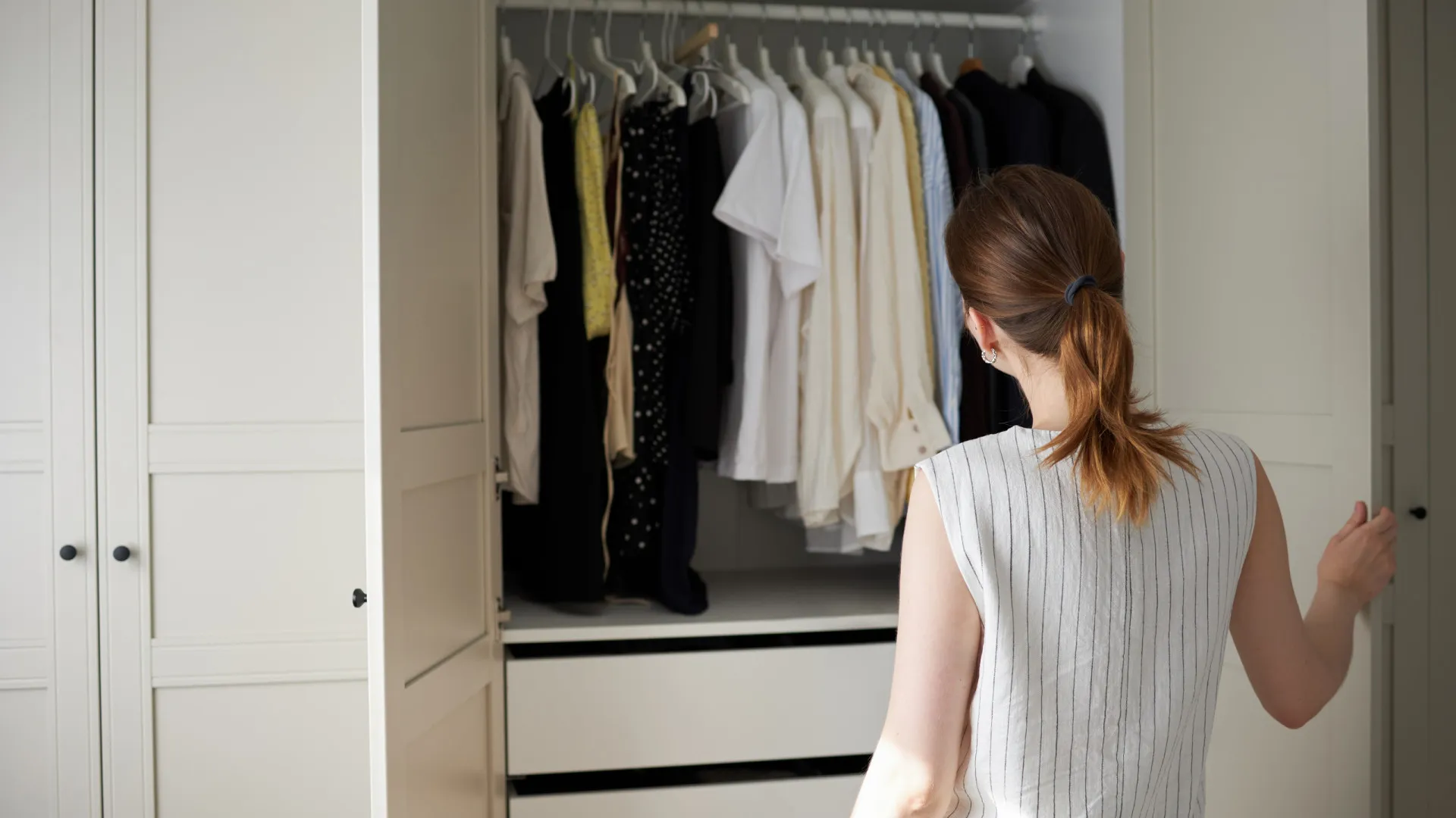 
                    O truque com giz que acaba com a humidade e bolor no roupeiro
                