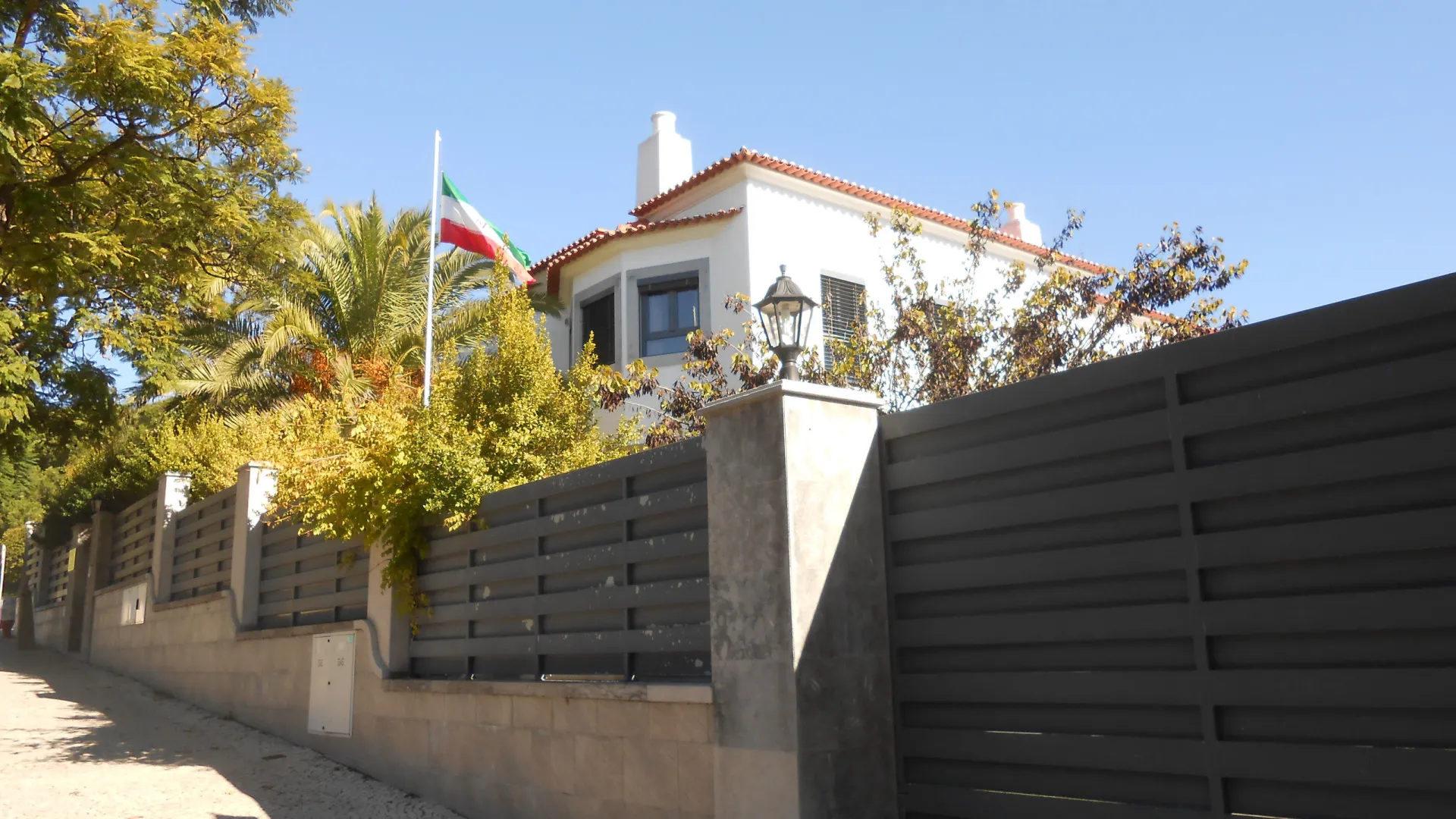 
                    Embaixada do Irão em Lisboa condena 