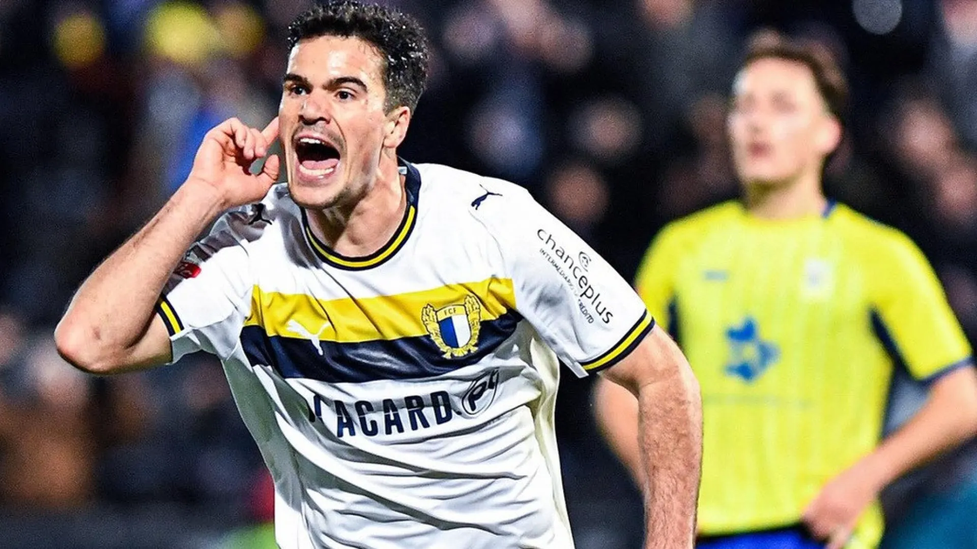 
                    Golo de Rodrigo Pinheiro garante triunfo do Famalicão frente ao Arouca
                