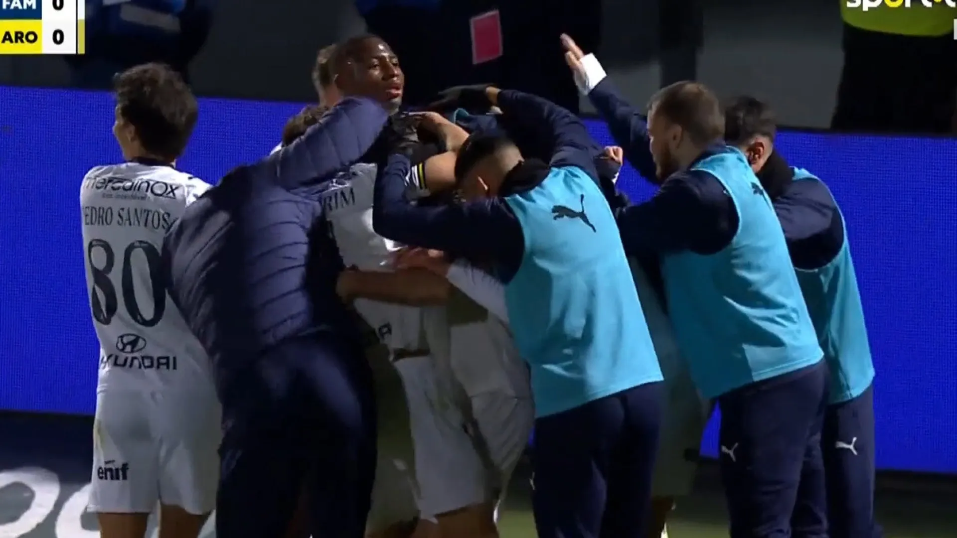 
                    De primeira. Foi assim o golaço que deu vitória ao Famalicão com o Arouca
                