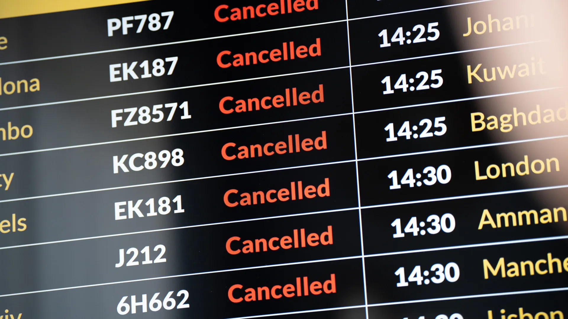 
                    Qatar anuncia retoma do tráfego aéreo de forma parcial
                