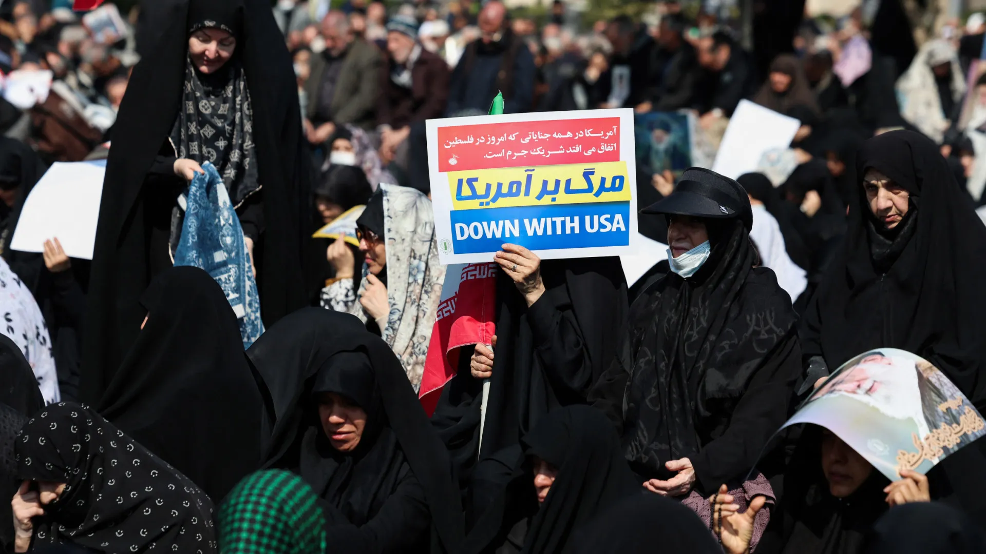 
                    AO MINUTO: Israel ataca Irão no 8.º dia; Trump 'deseja' enviar tropas
                