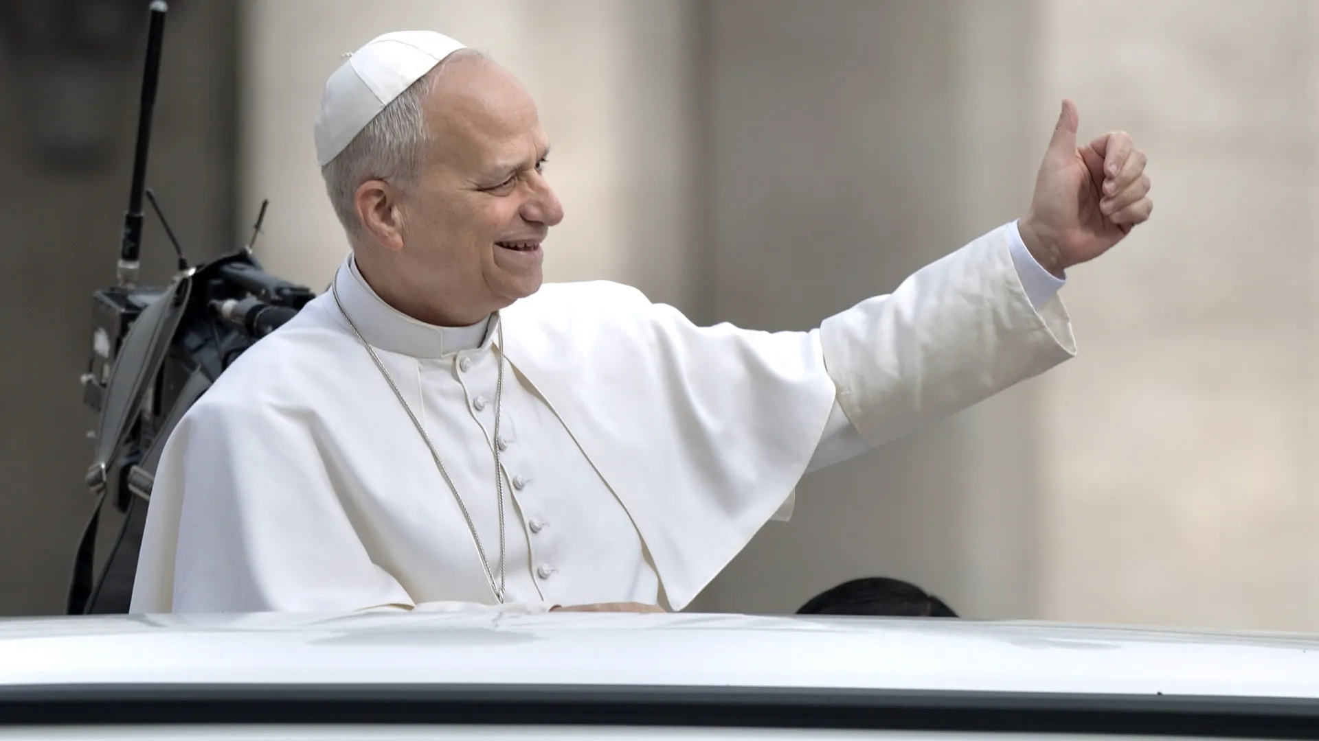 
                    Papa pede que se supere a ideia de não é possível uma era sem guerras
                