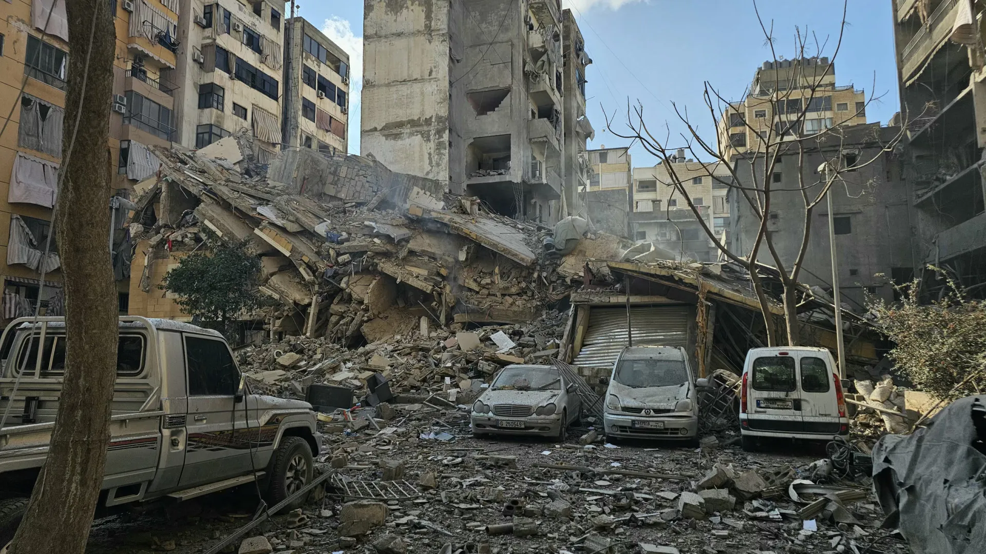 
                    Israel alerta que irá atacar arredores do sul de Beirute no Líbano
                