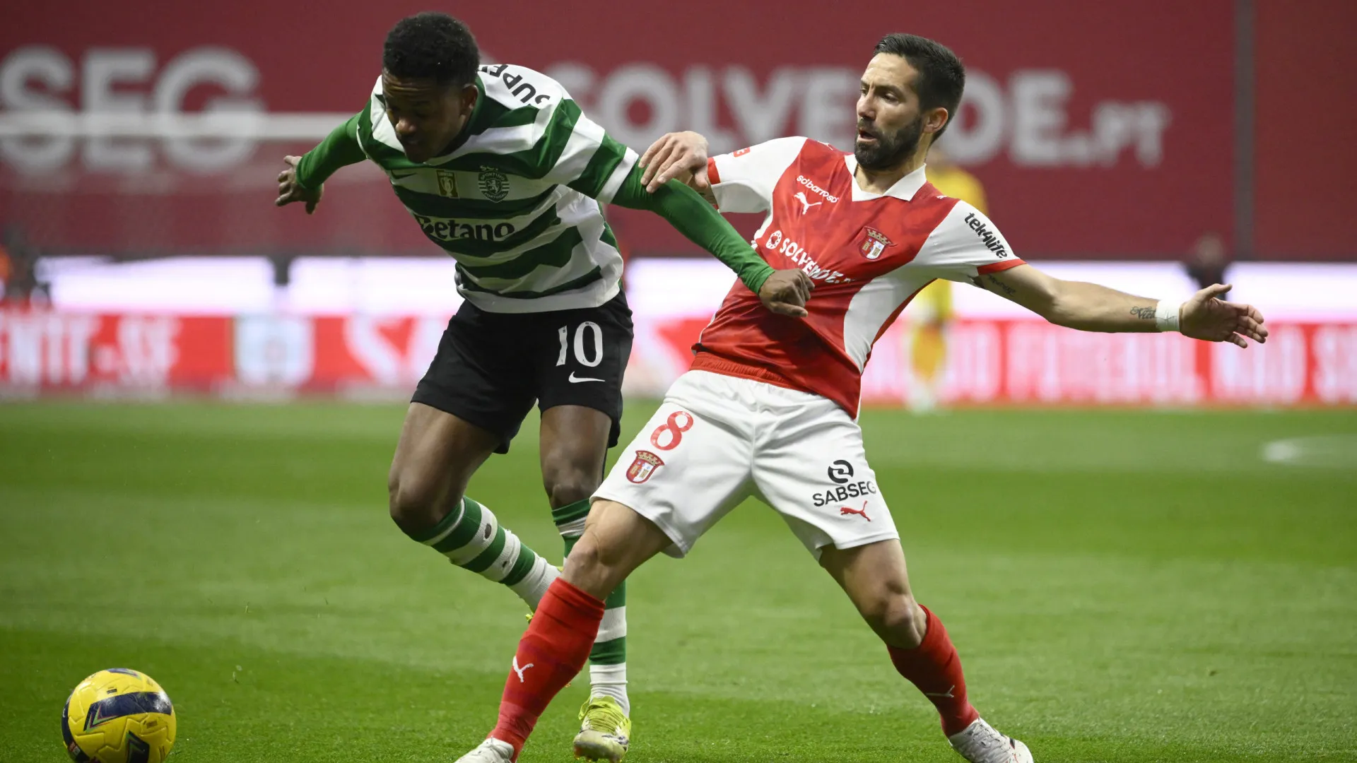 
                    EM DIRETO: Sporting de Braga carrega à procura do empate com o Sporting
                