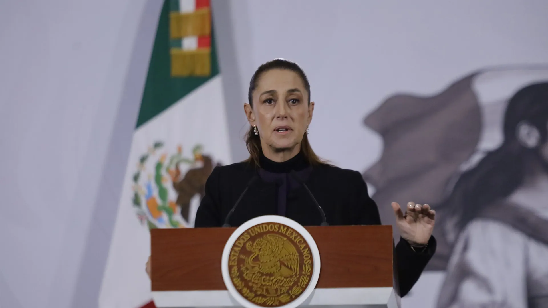 
                    Sheinbaum pede calma após Trump dizer que México é epicentro dos cartéis
                