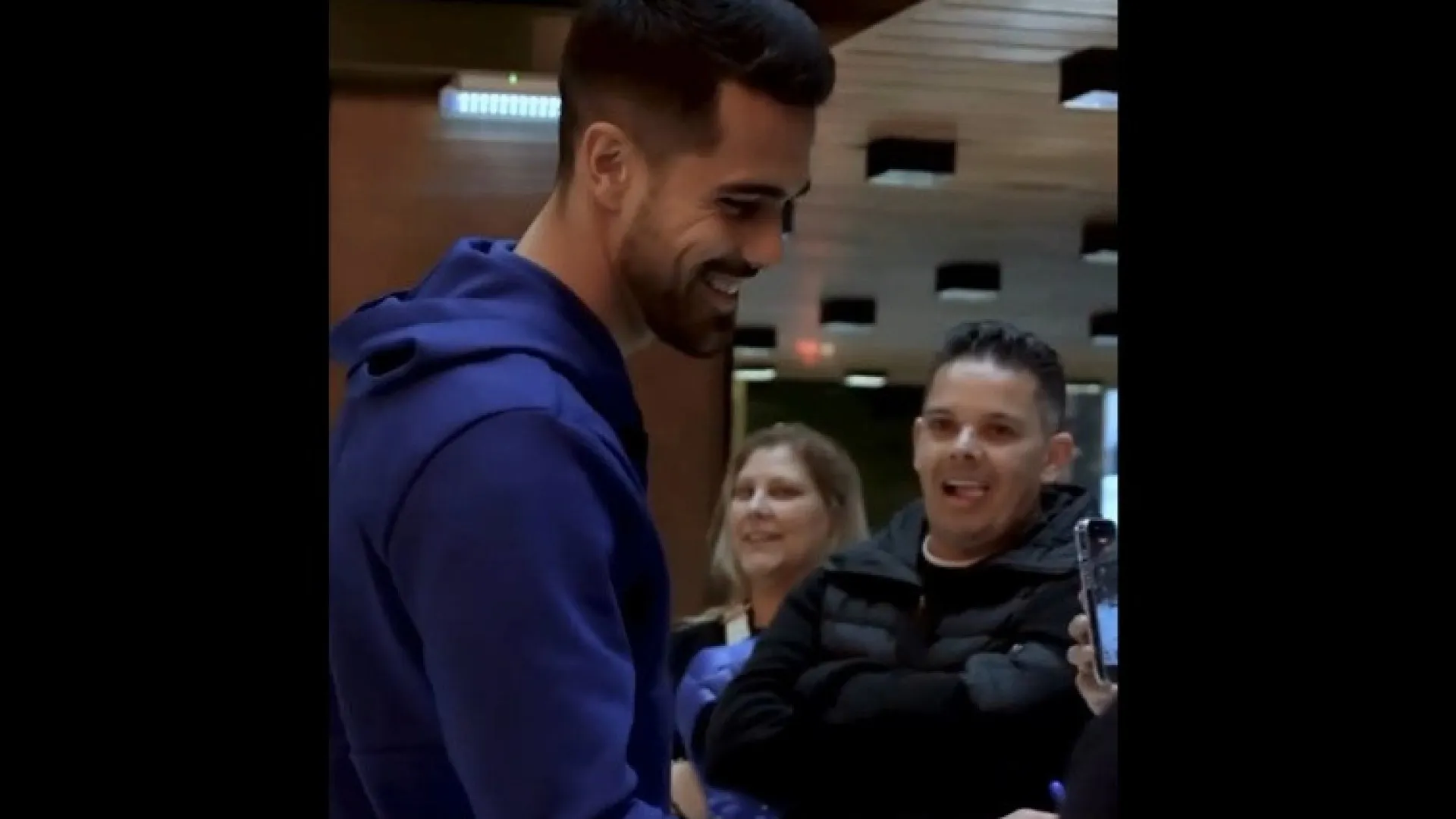 O momento em que a comitiva do FC Porto chega ao hotel em Lisboa