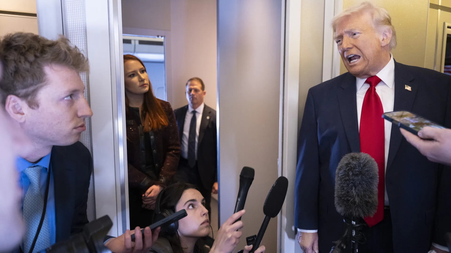 Donald Trump acusa Teerão de bombardear escola de Minab