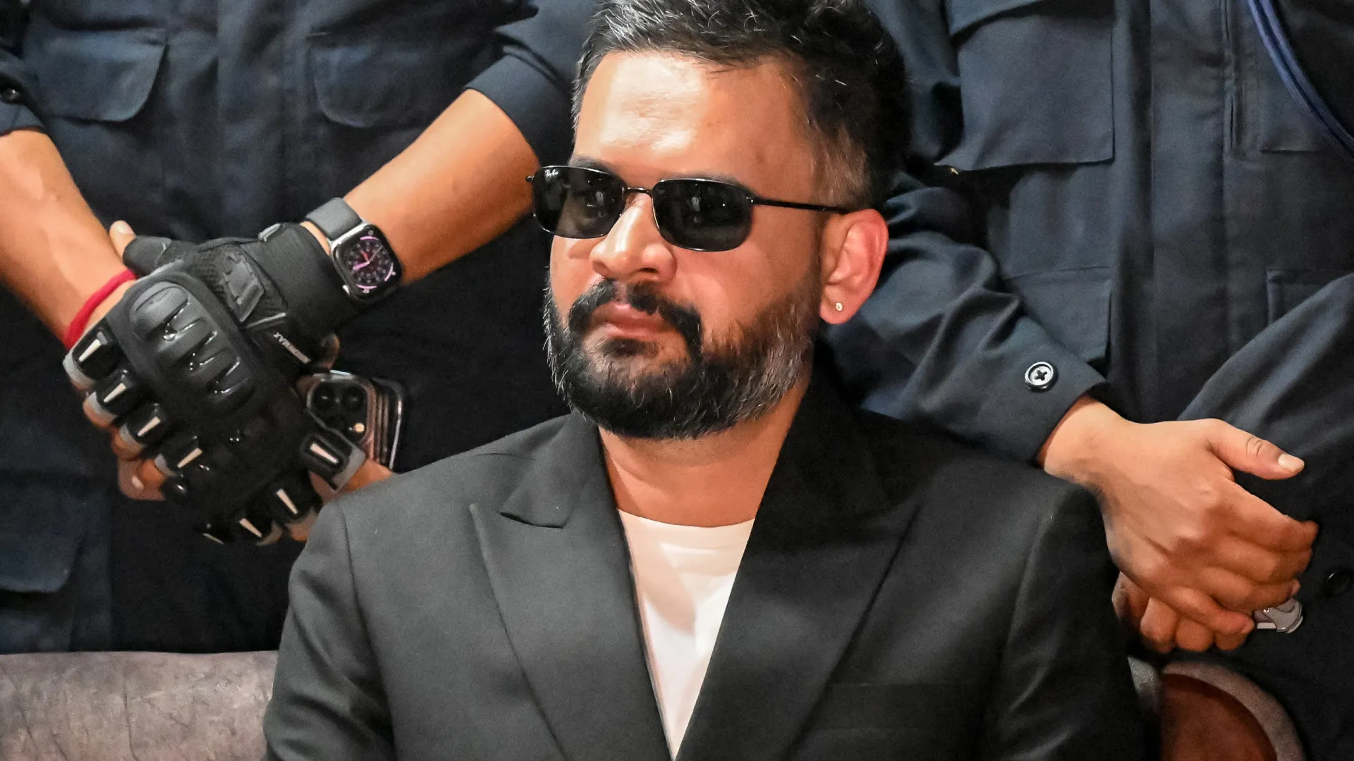 
                    Ex-rapper confirma vitória arrasadora nas eleições no Nepal
                