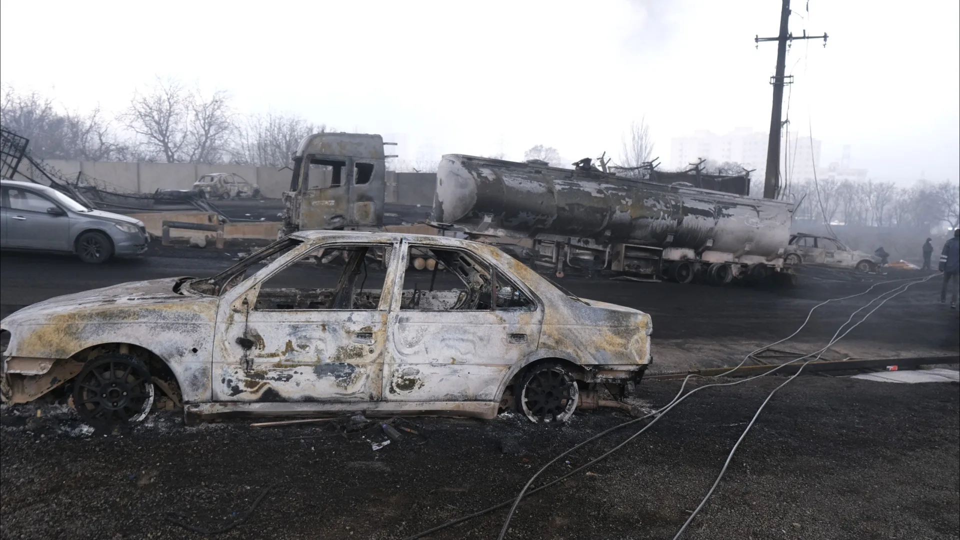 
                    Ataques continuam e Teerão avisa Reino Unido: Os últimos acontecimentos
                