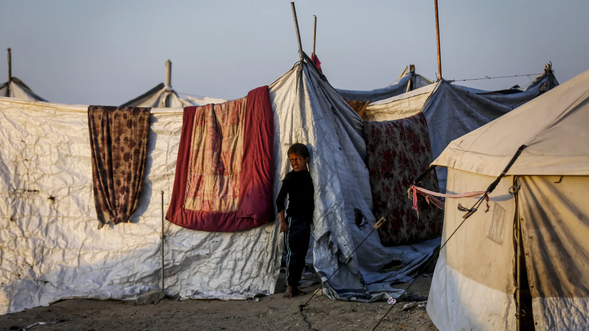 Ataques israelitas atingem campo palestiniano no sul do Líbano