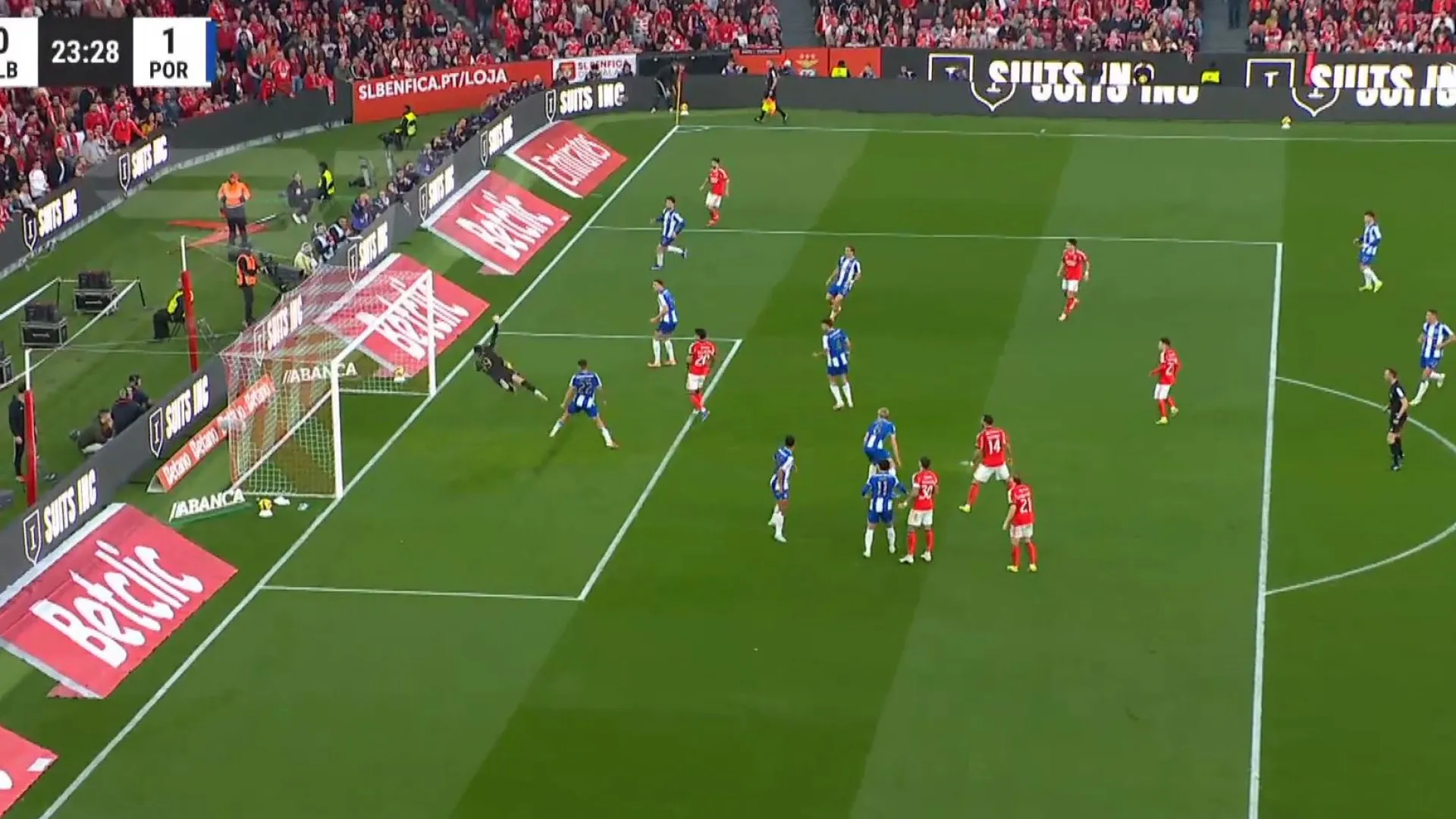 A defesa 'impossível' de Diogo Costa que segurou FC Porto no Clássico