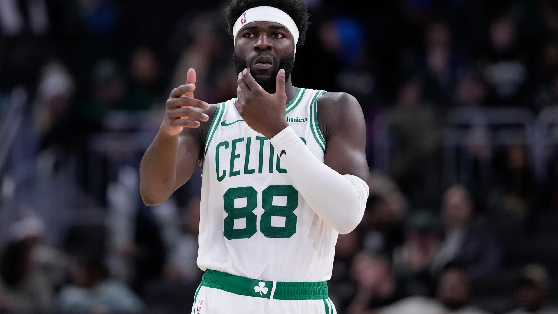 Neemias Queta passa despercebido, mas ajuda Celtics a dizimar Cavaliers