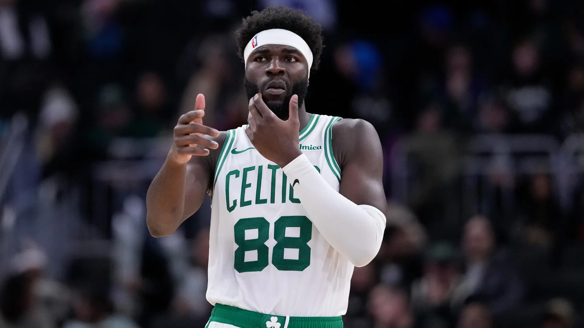 Neemias Queta passa despercebido, mas ajuda Celtics a dizimar Cavaliers