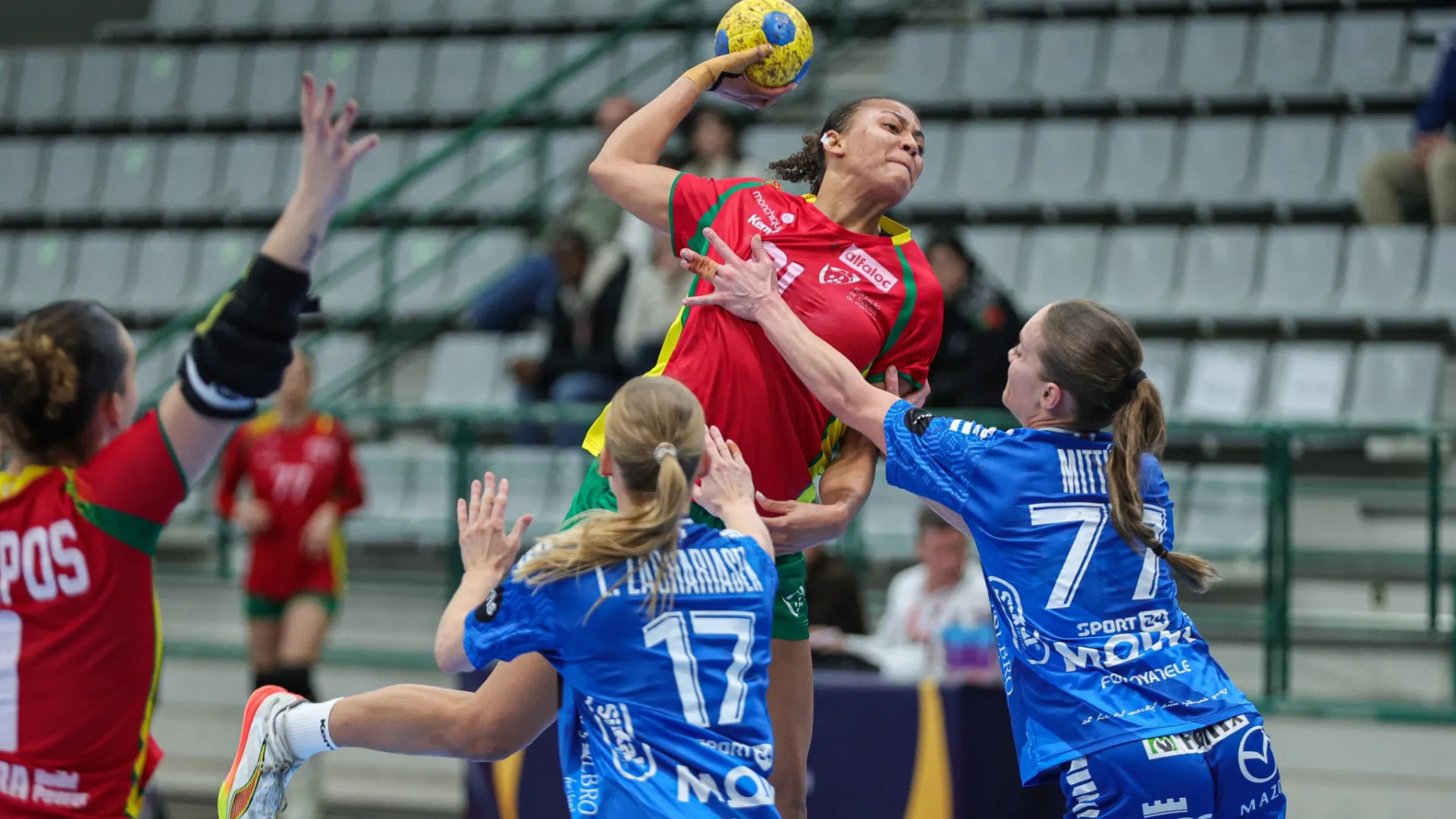 
                    Portugal vence Ilhas Faroé na corrida à fase final do Europeu feminino
                