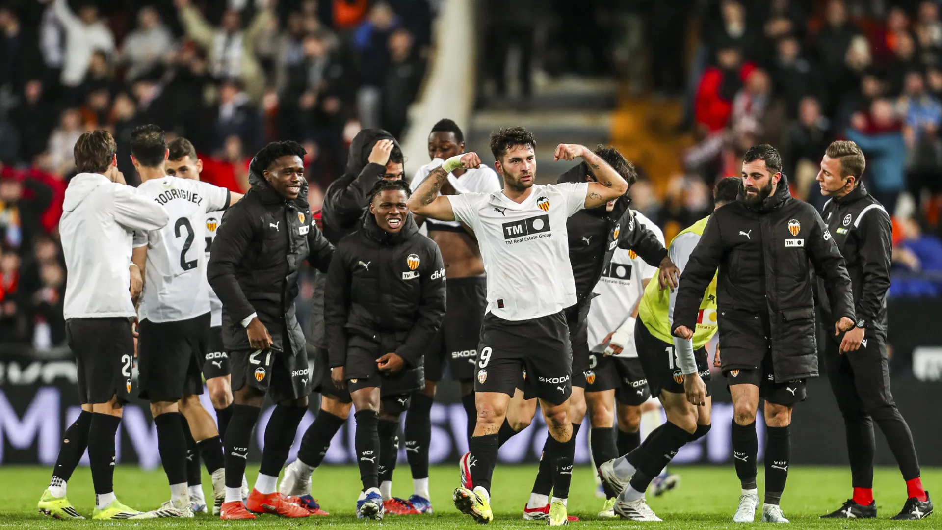 Valência afasta-se do fundo da tabela, Villarreal em lugar de Champions