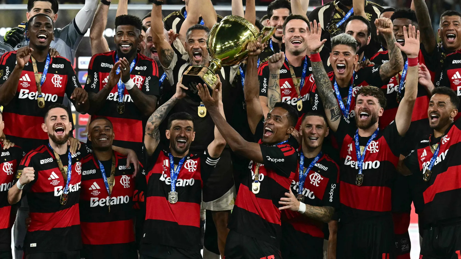 
                    Leonardo Jardim estreia-se no Flamengo com título do campeonato carioca
                