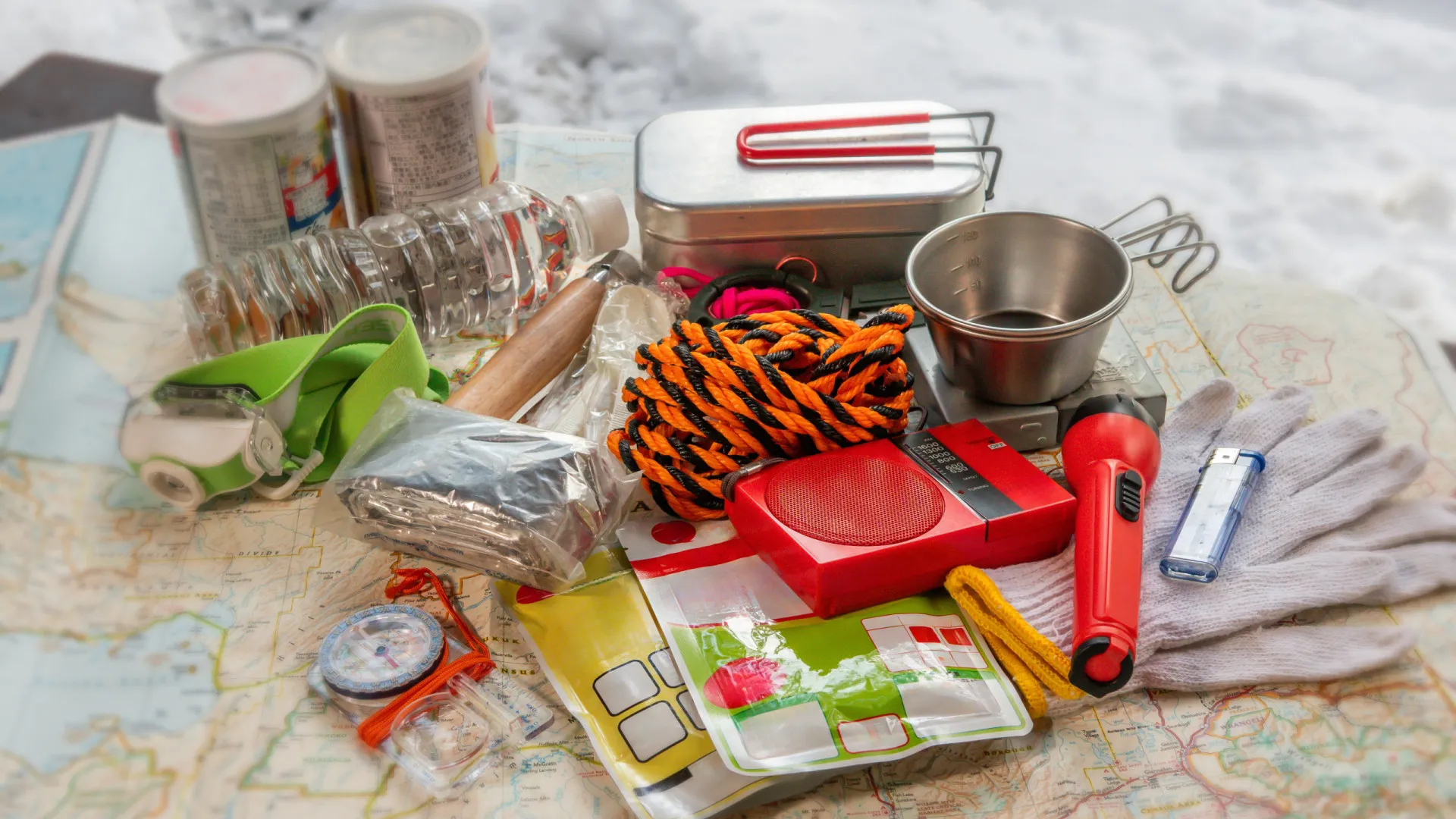 
                    12 coisas que deve ter sempre em casa para situações de emergência
                