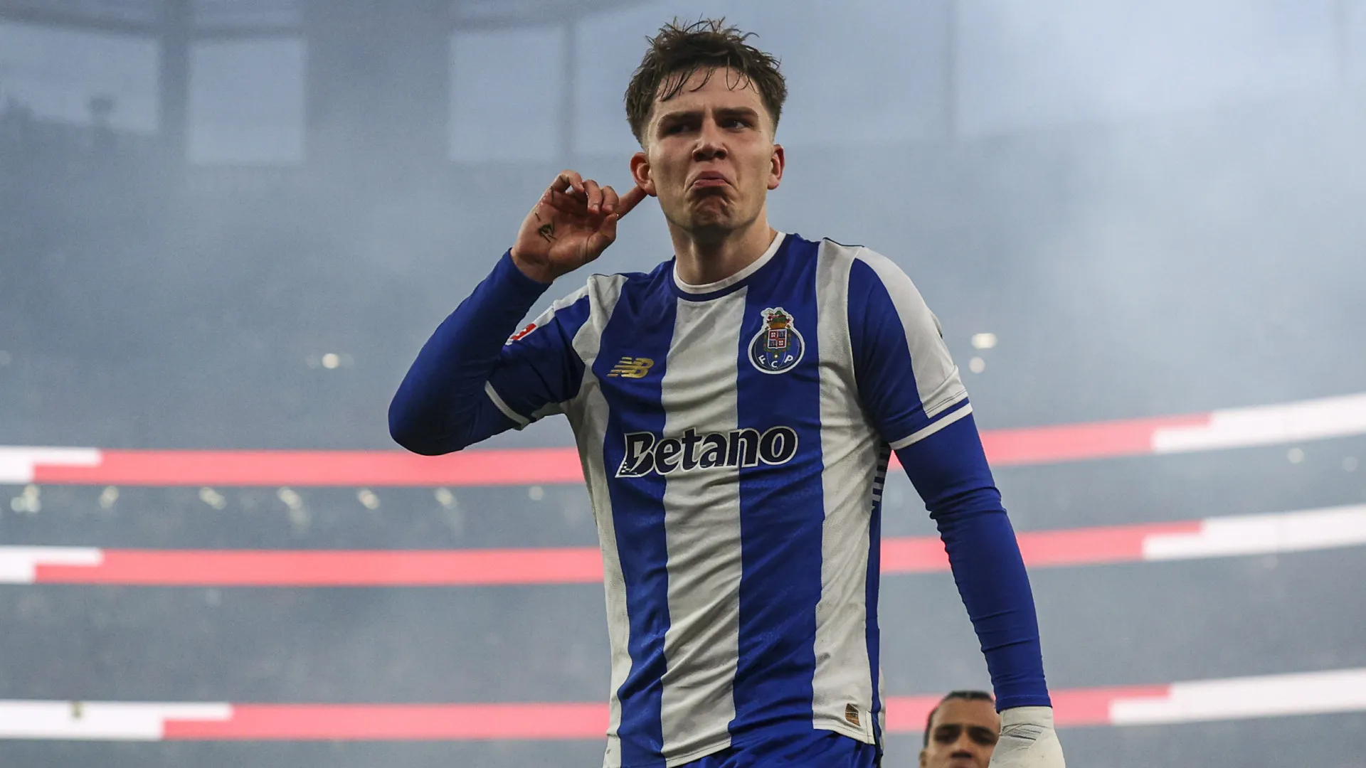 
                    Pietuszewski confirma tendência polaca e já faz história no FC Porto
                