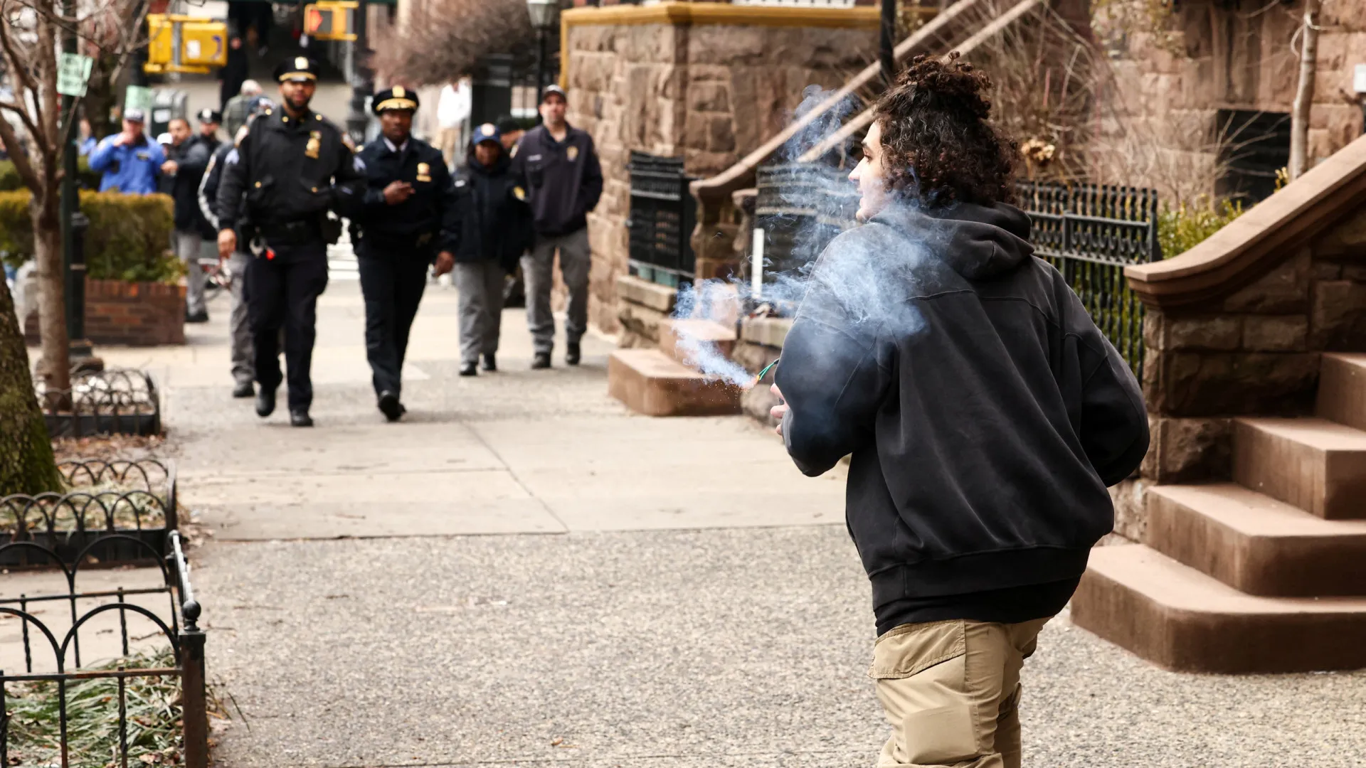 Atirados engenhos explosivos durante protesto. Polícia fala em terrorismo