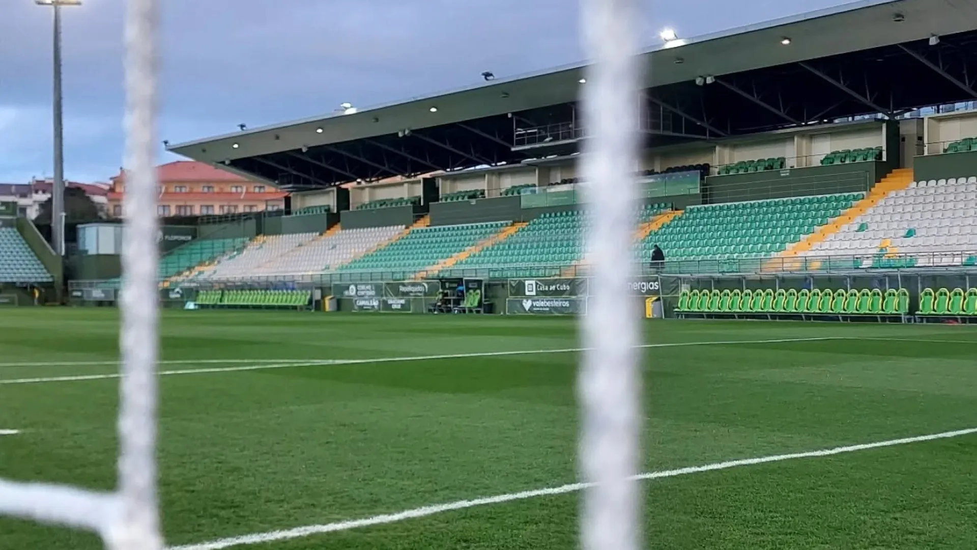 União de Leiria recebe Lusitânia de Lourosa em Tondela