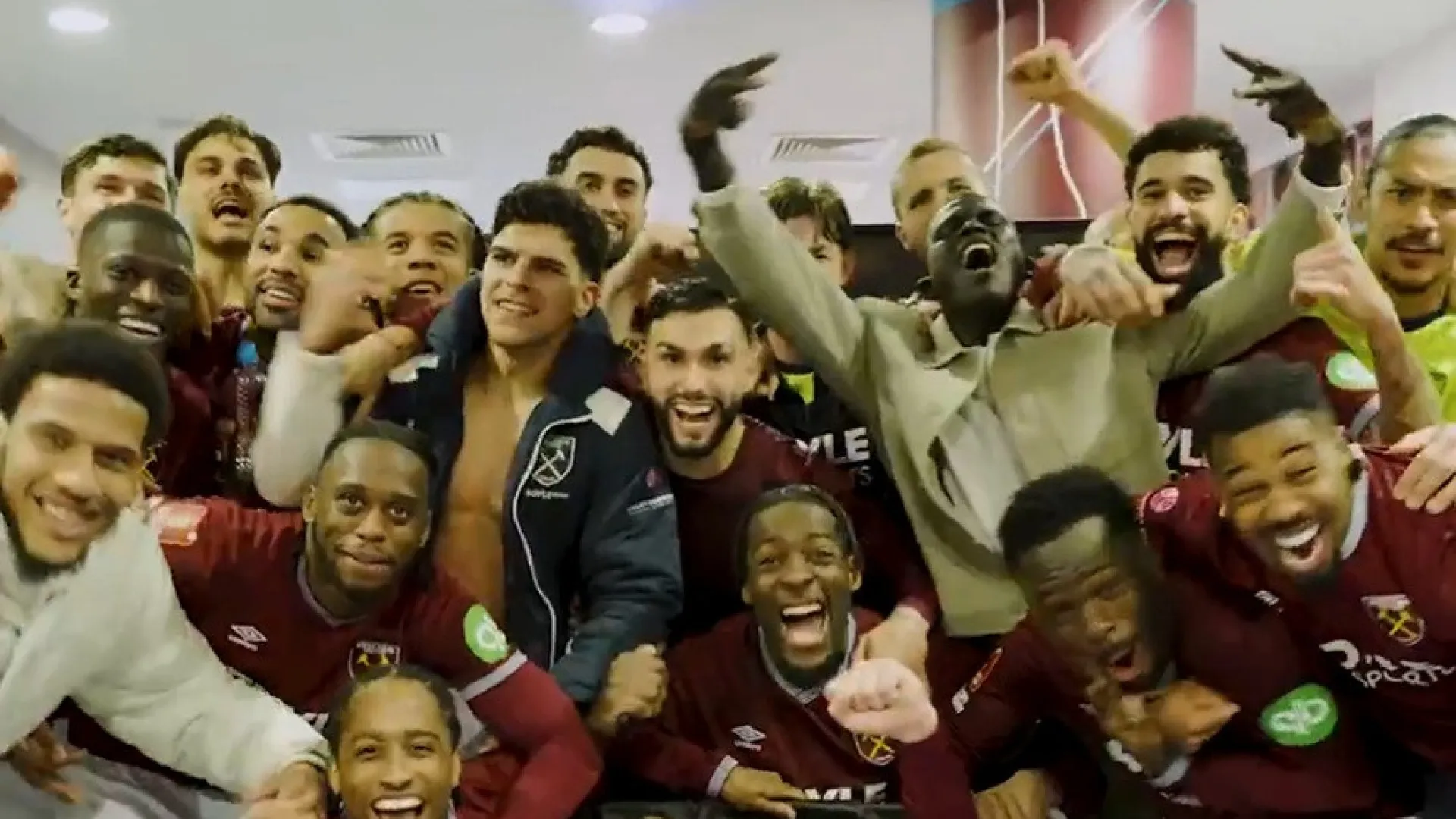 
                    De penálti em penálti, West Ham apurou-se na Taça e festejou desta forma
                