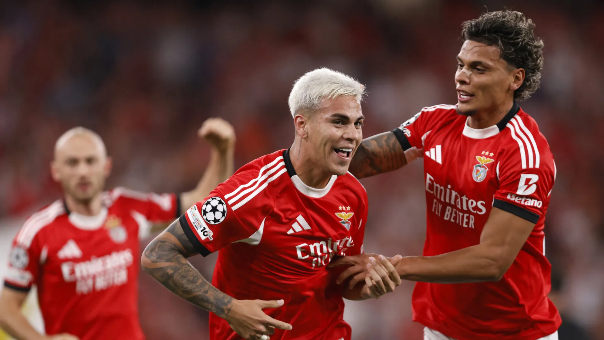 
                    Dos milhões à confusão de Mourinho. Dupla Enzo-Ríos condenada?
                