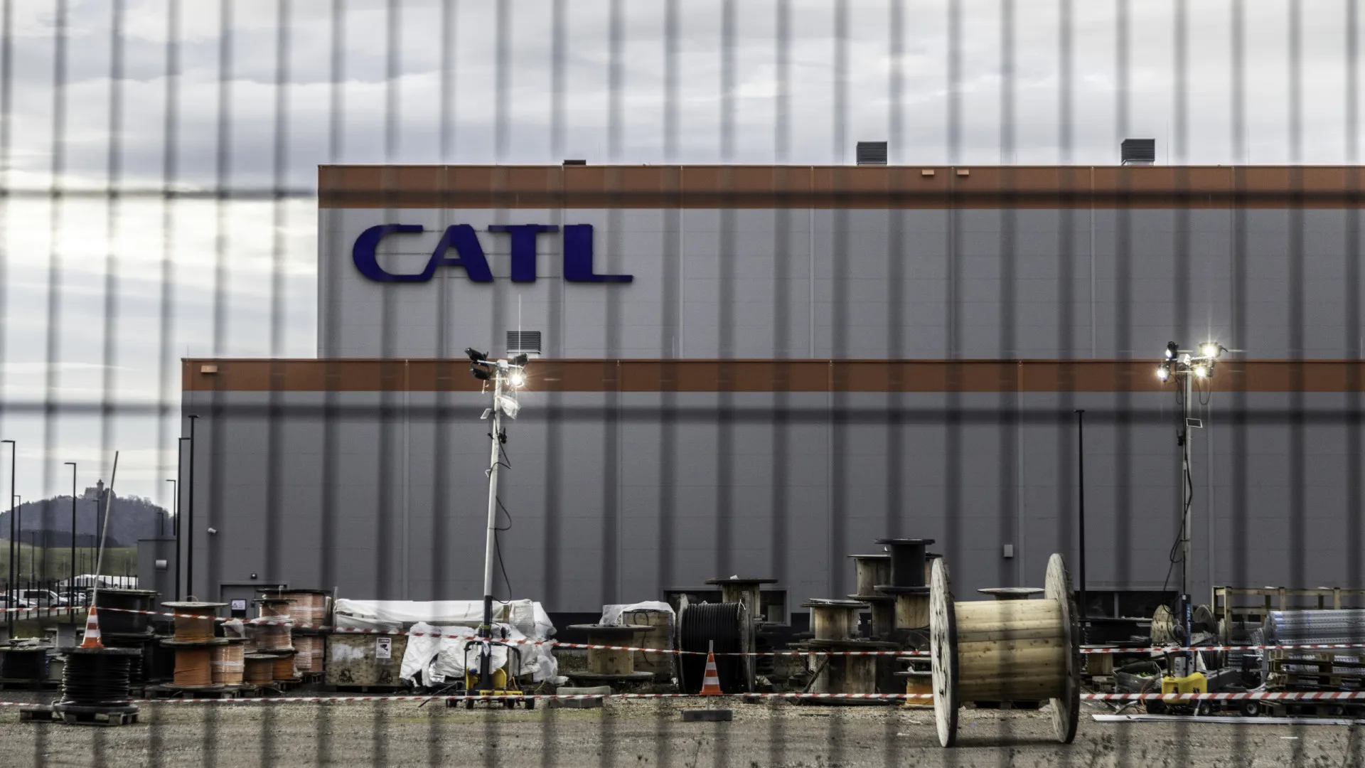 Ações de fabricante de baterias CATL sobem 10% com incremento da IA