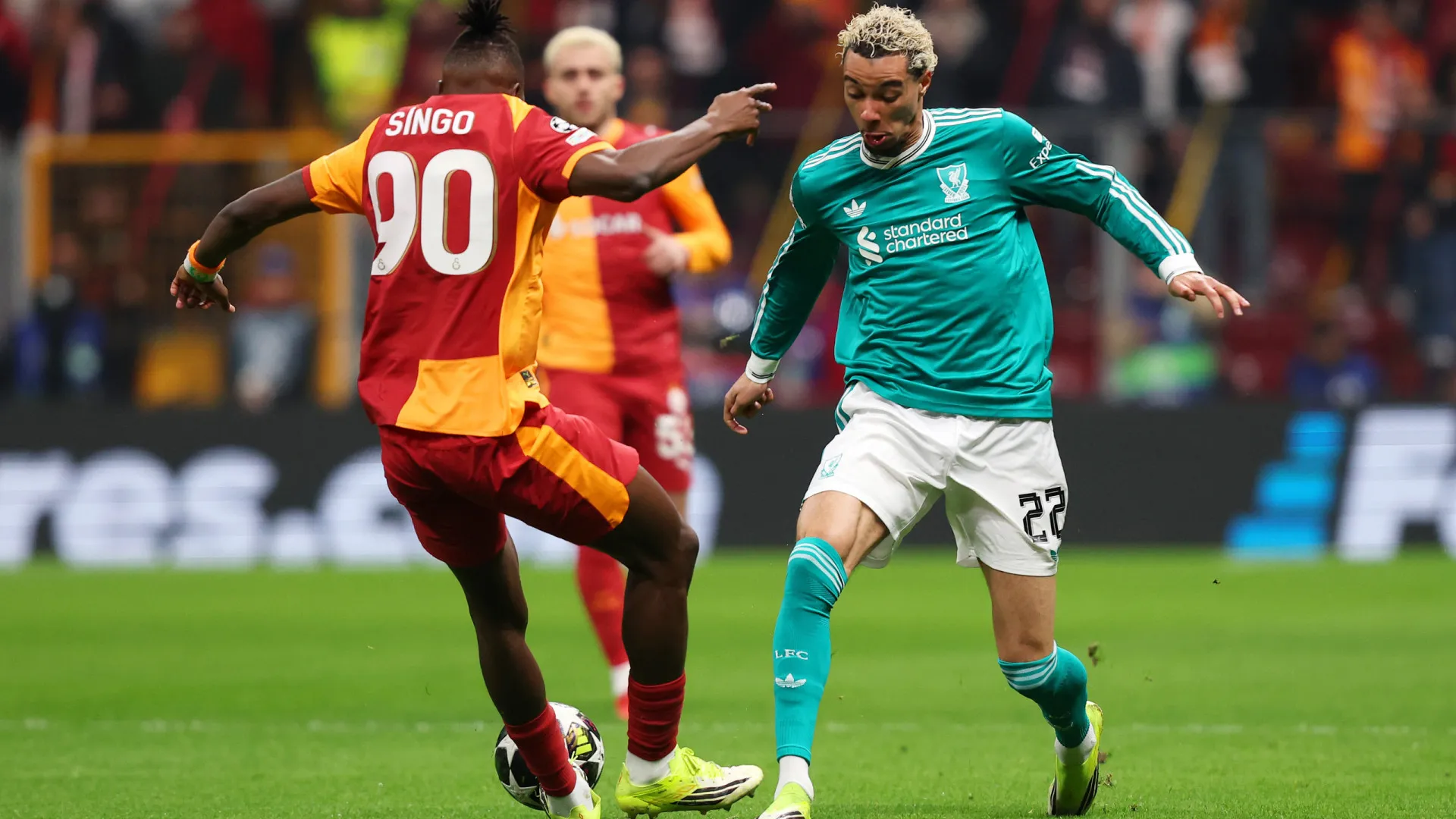 EM DIRETO: Galatasaray já vence Liverpool na abertura dos 'oitavos'